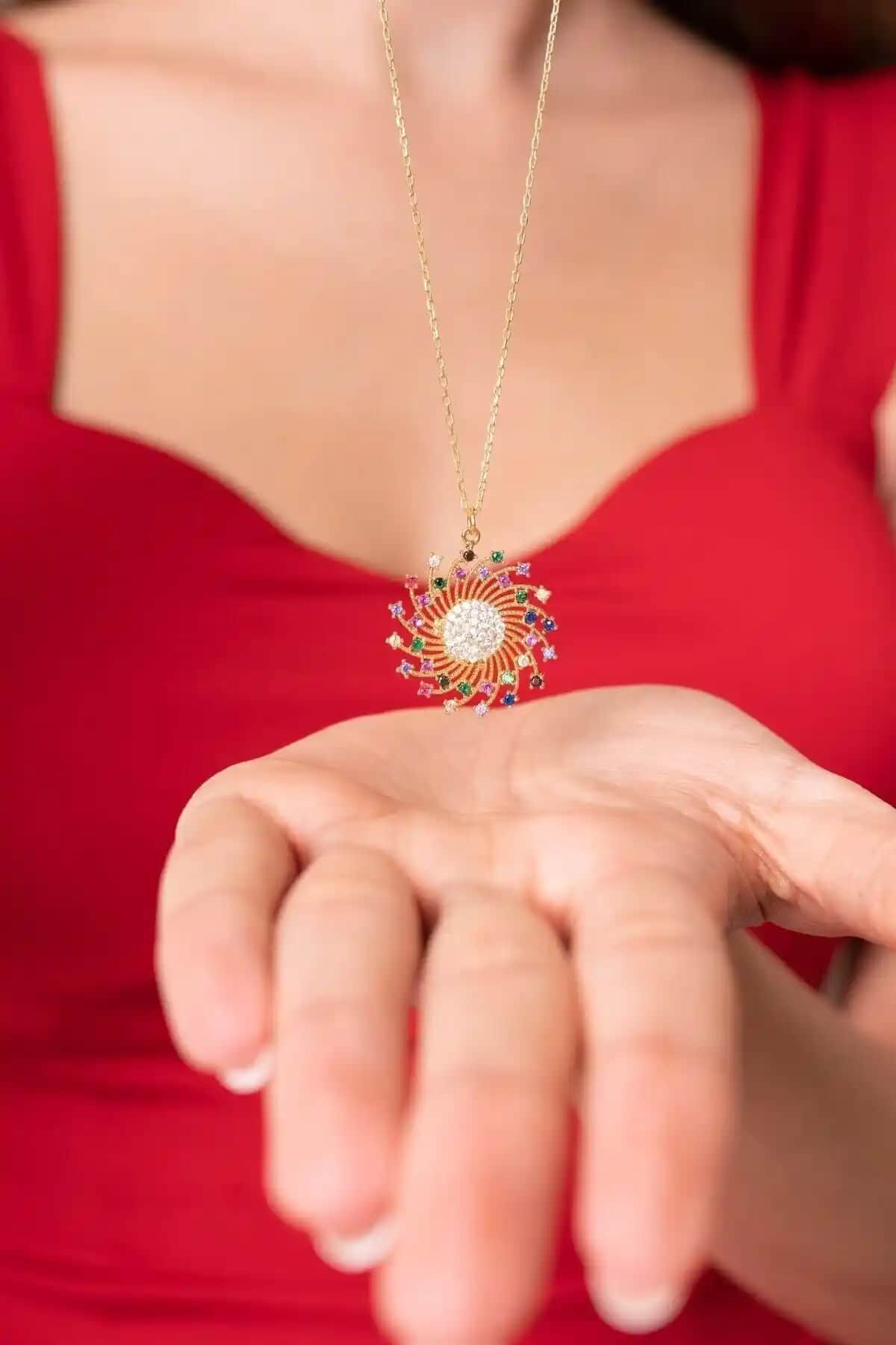 Ayenci Renkli Pırlanta Taşlı Gümüş Kolye - Zarif ve Çok Renkli Tasarım