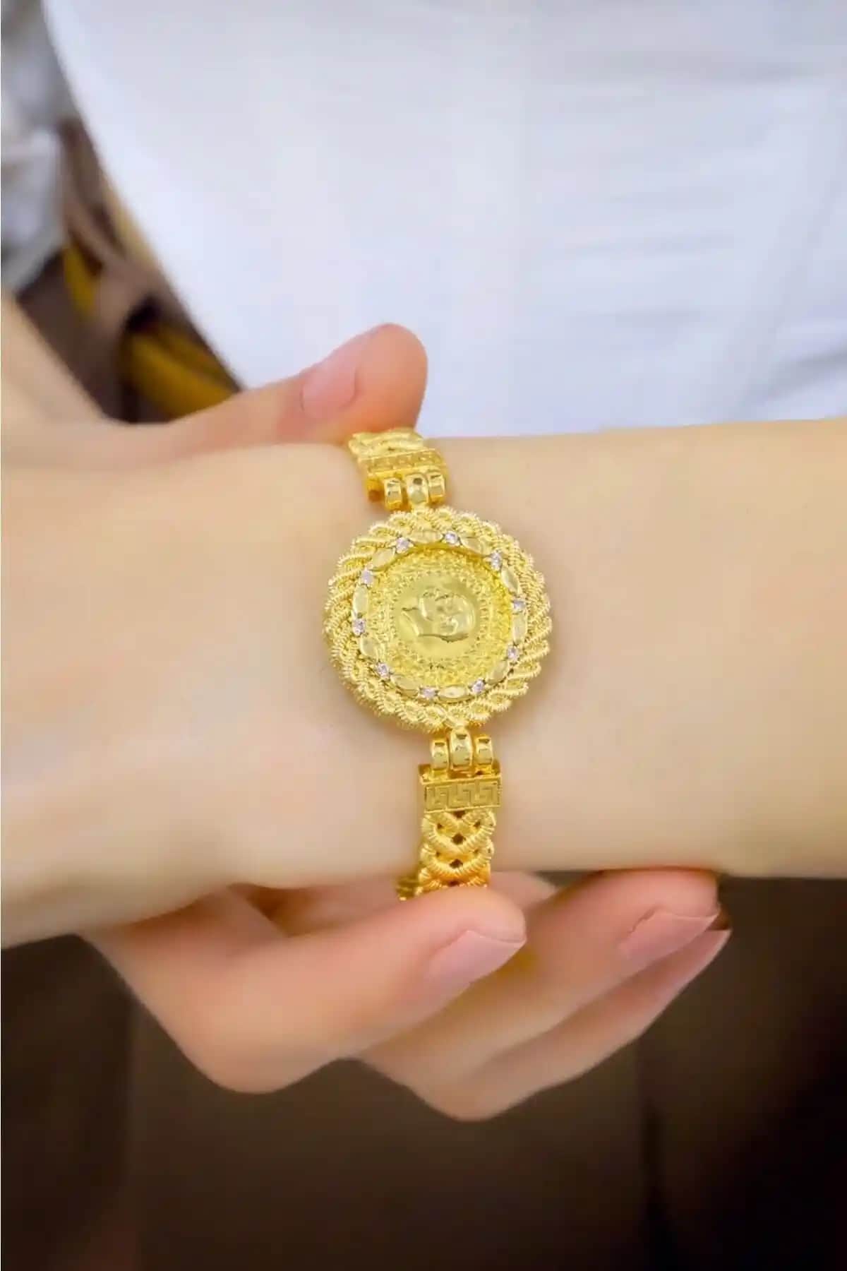 Aytekgold Çeyrekli Halat Örgülü Kelepçe: Şıklık ve Dayanıklılığı Bir Arada Sunan Takı