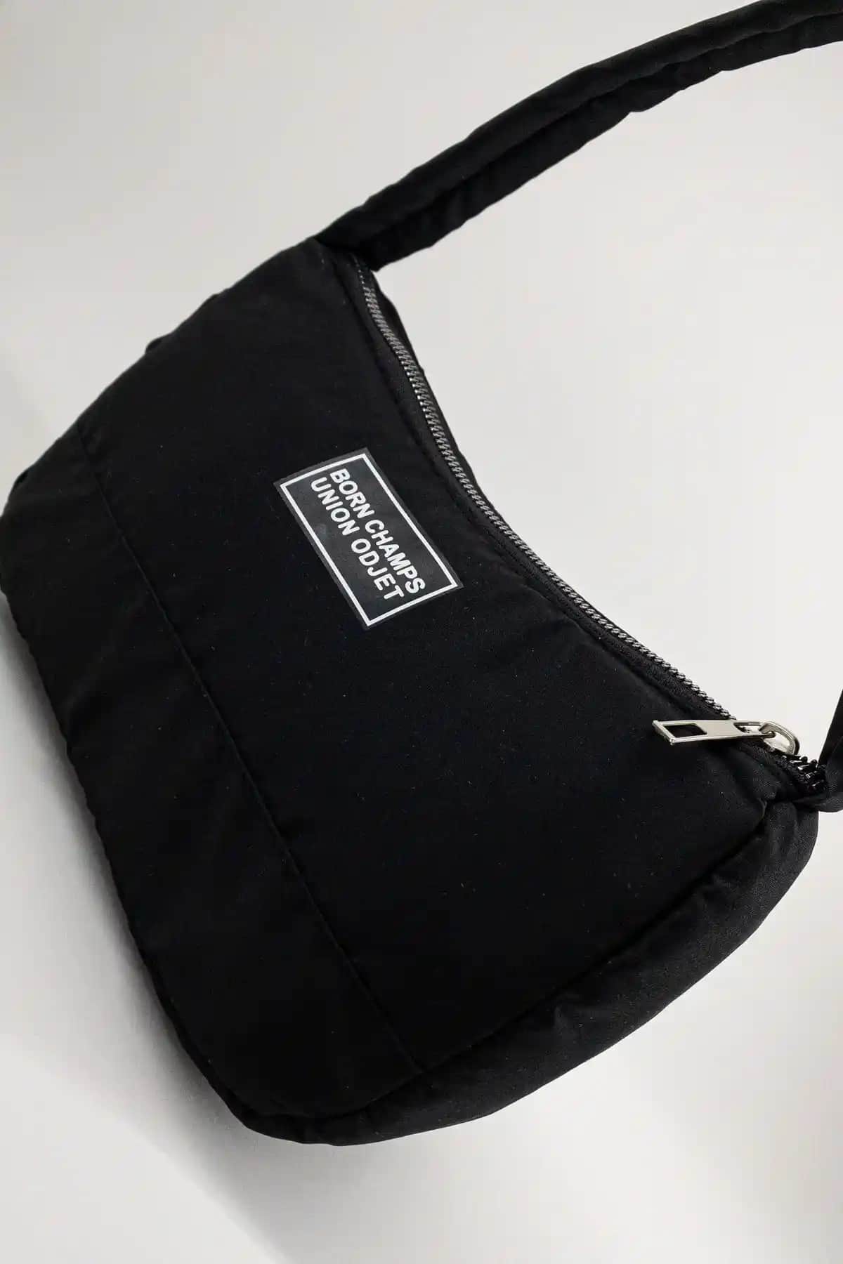 Bagseores Trend Siyah Born Champs Armalı Oval Fermuarlı El Çantası Yüksek Kalite ve Şıklık Sunar