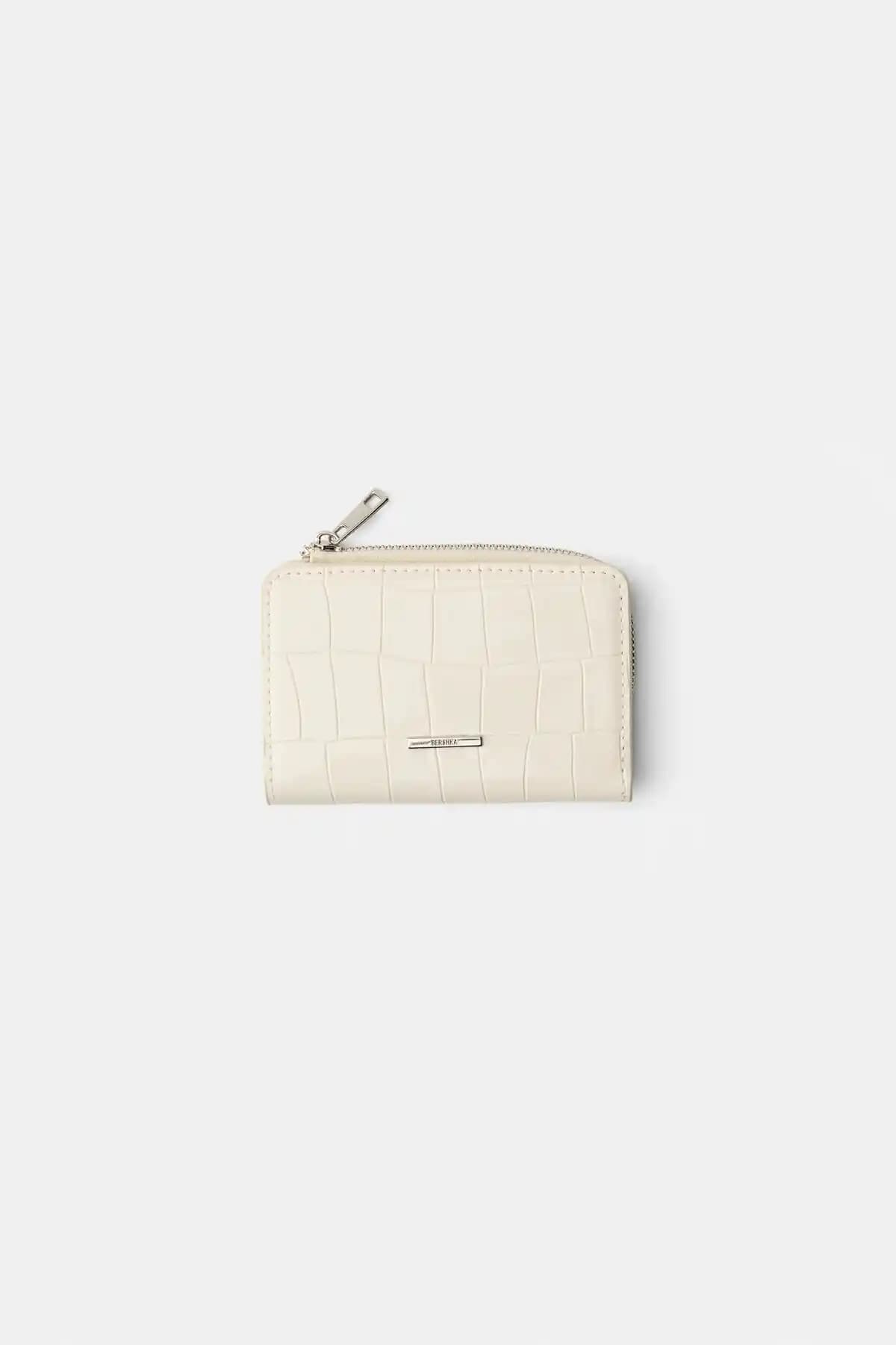 Bershka Kabartmalı Desenli Suni Rugan Yüzeyli Orta Boy Cüzdan Günlük Şıklık İçin