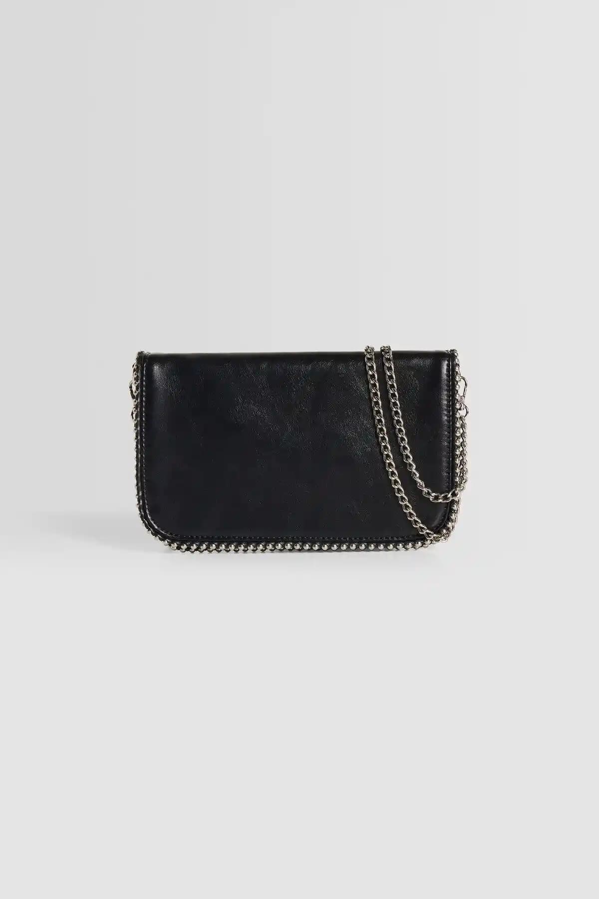 Bershka Siyah Suni Deri Çapraz Askılı Kadın Çantası Günlük Şıklık ve İşlevsellik