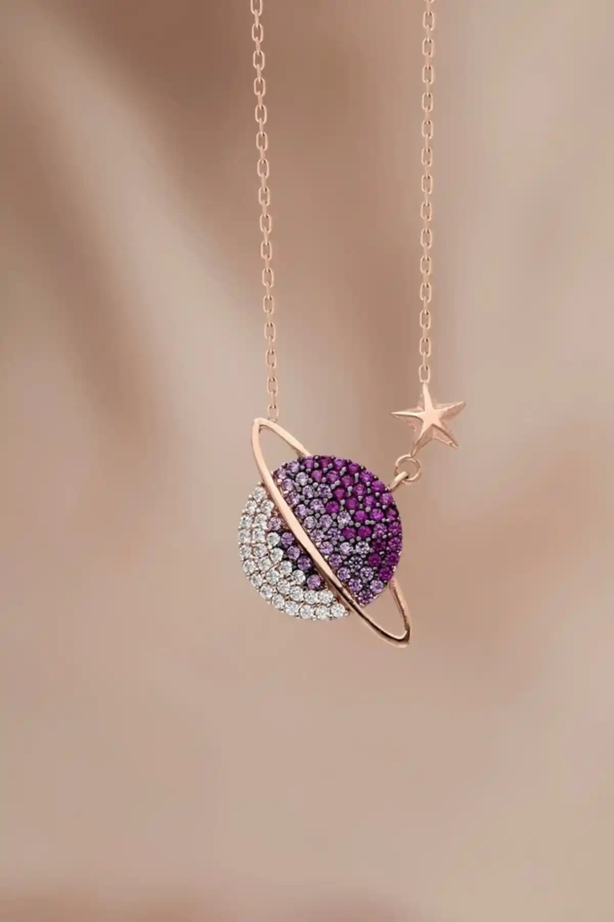 Bilsen Store Güçlü Zincirli Rose Kaplama Kızıl Renkli Gezegen Kolye Tanıtımı