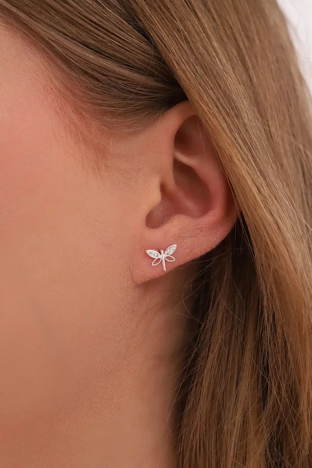Bilsen Store'un 925 Ayar Gümüş ve Zircon Taşlı Minimalist Kadın Küpe