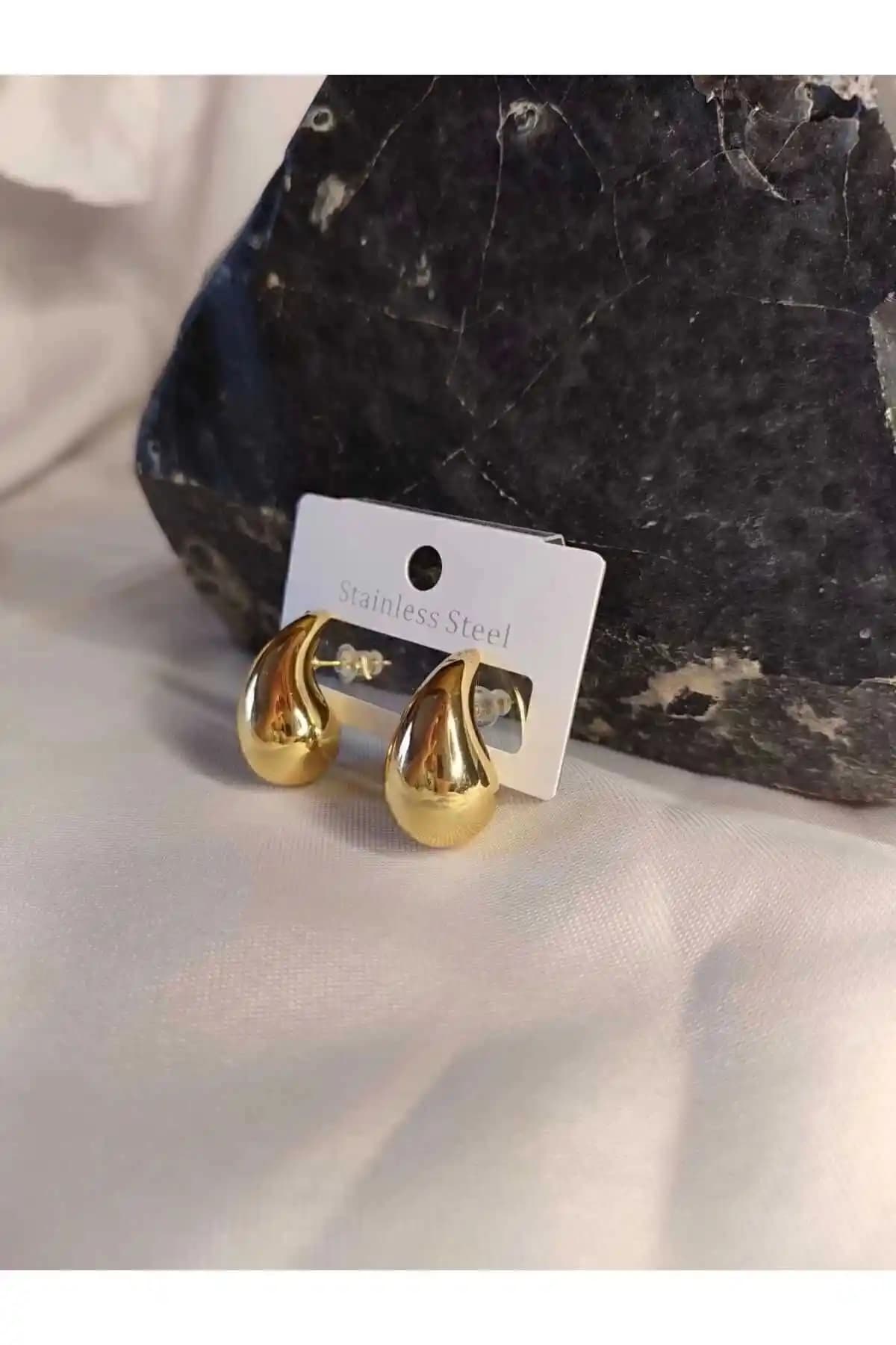 Bottega Çelik Küpe: Modern Tasarım ve Dayanıklılığıyla Günlük Kullanım İçin Uygun