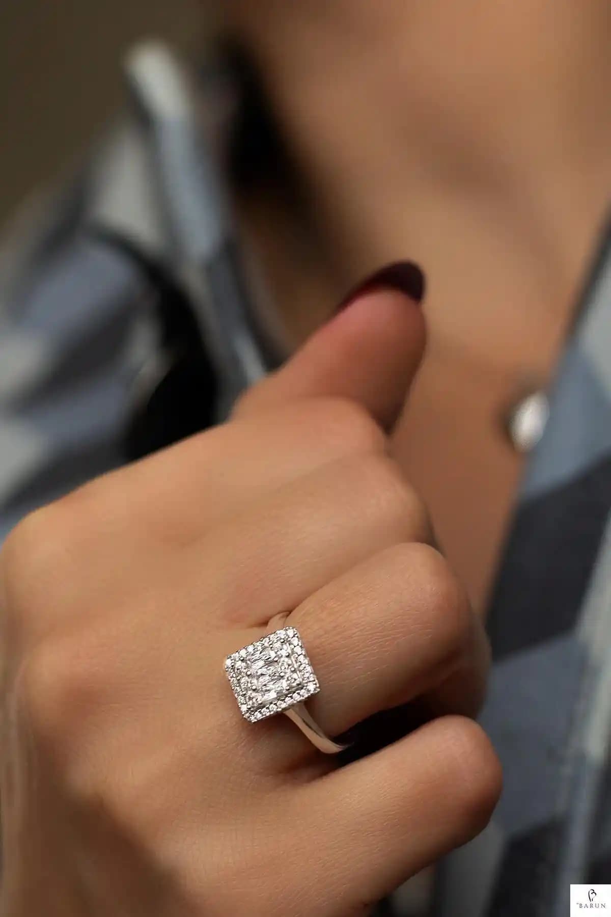 By Barun Silver Baget Yüzük: Zarif ve Parlak Tasarımıyla Modern Takı Seçeneği