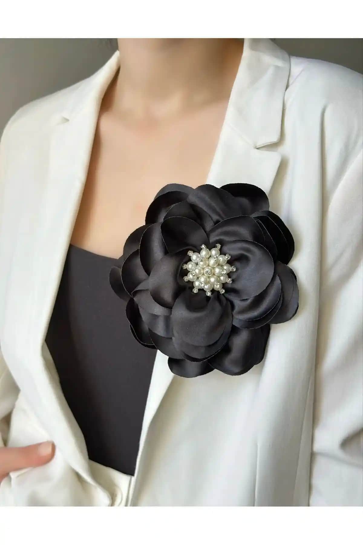 Chance Gift Elegant İğneli Yaka Çiçeği: Zarif ve Çok Yönlü Aksesuar Seçenekleri