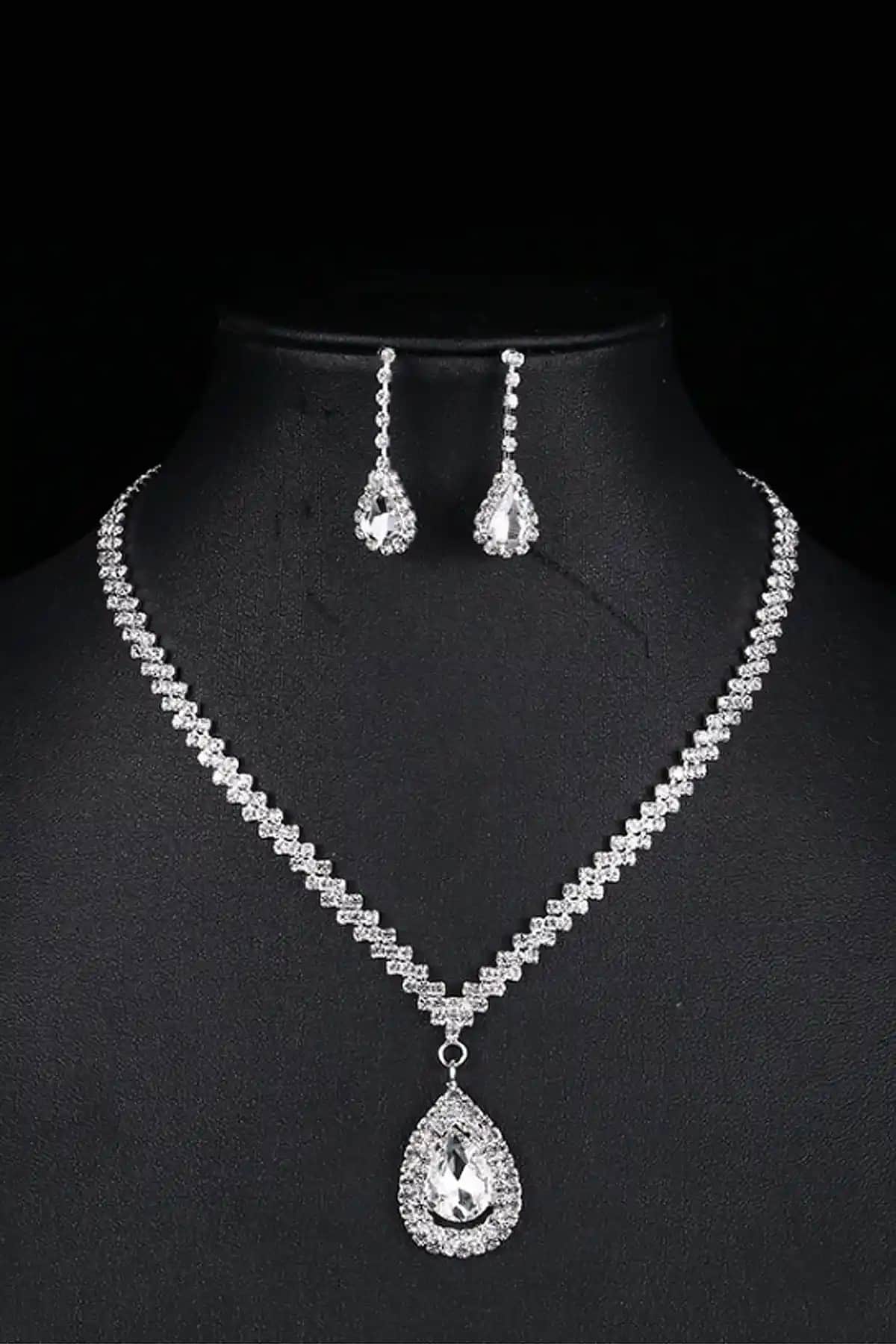 Chavin Düğün Nişan Kına Takıları: Zarif ve Parlak Tasarımlarla Özel Günleriniz İçin