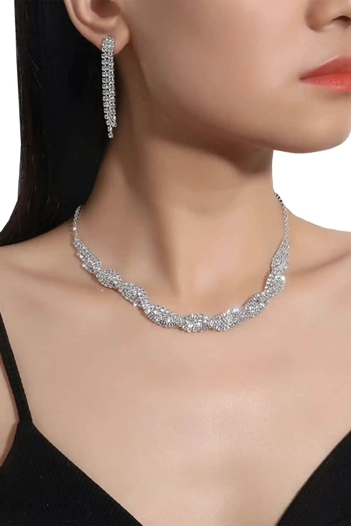 Chavin Zirkon Taşlı Düğün Nişan Kına Seti: Zarif ve Parlak Takı Koleksiyonu