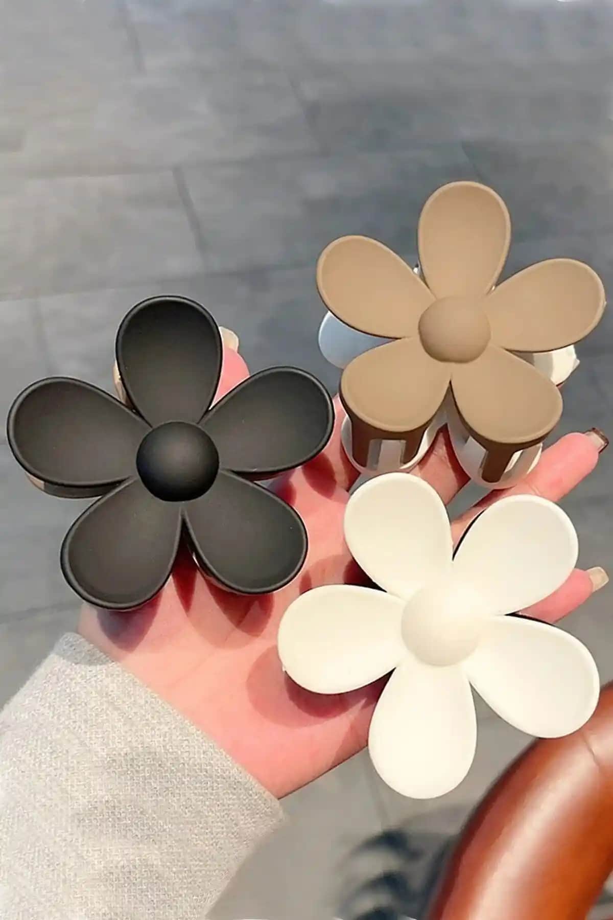 Chehra Design Kadın 3'lü Kahve Papatya Mandal Toka Seti Şıklık ve Fonksiyonellik Sunar