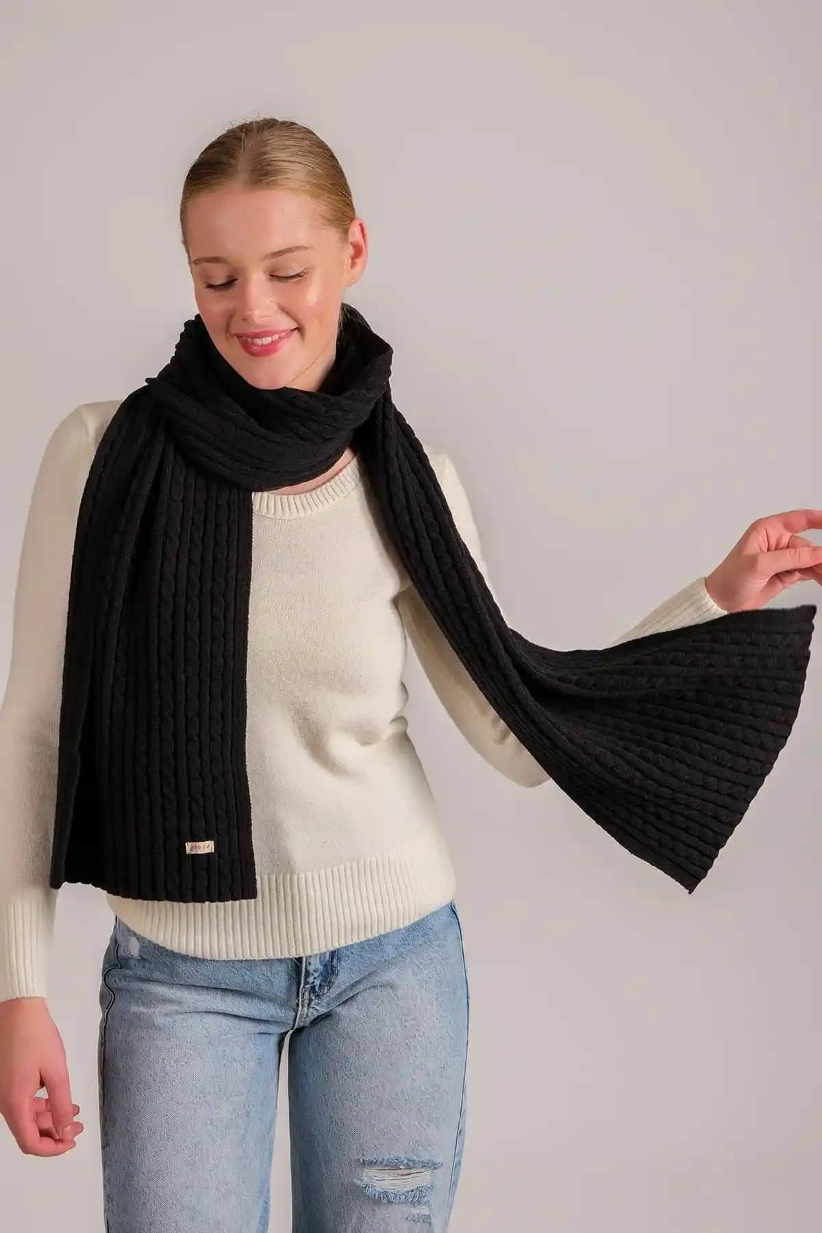 CHUBA Kadın Siyah Saç Örgü Yumuşak Atkı Şıklık ve Sıcaklık Sunar