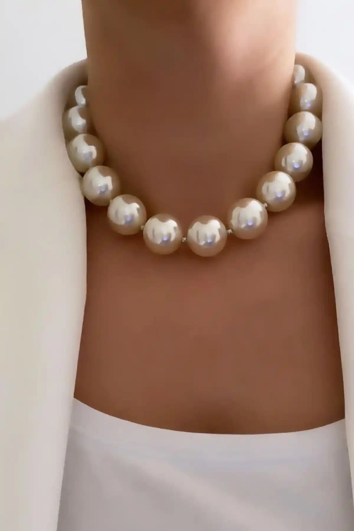 Clare's Store Büyük İnci Choker: Zarif ve Çok Yönlü Takı Seçeneği
