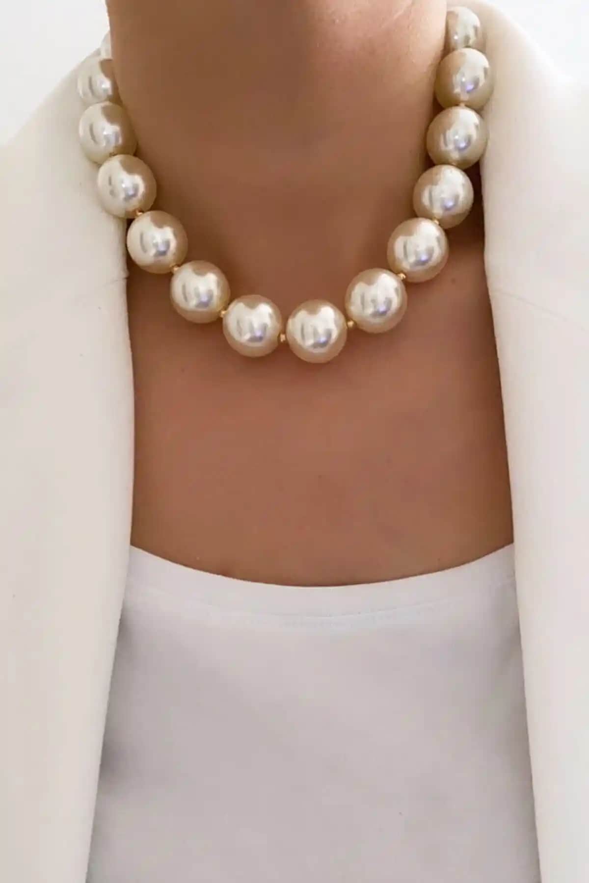 Clare's Store Büyük İnci Choker: Zarif ve Şık Altın Renkli Doğal İnci Kolye