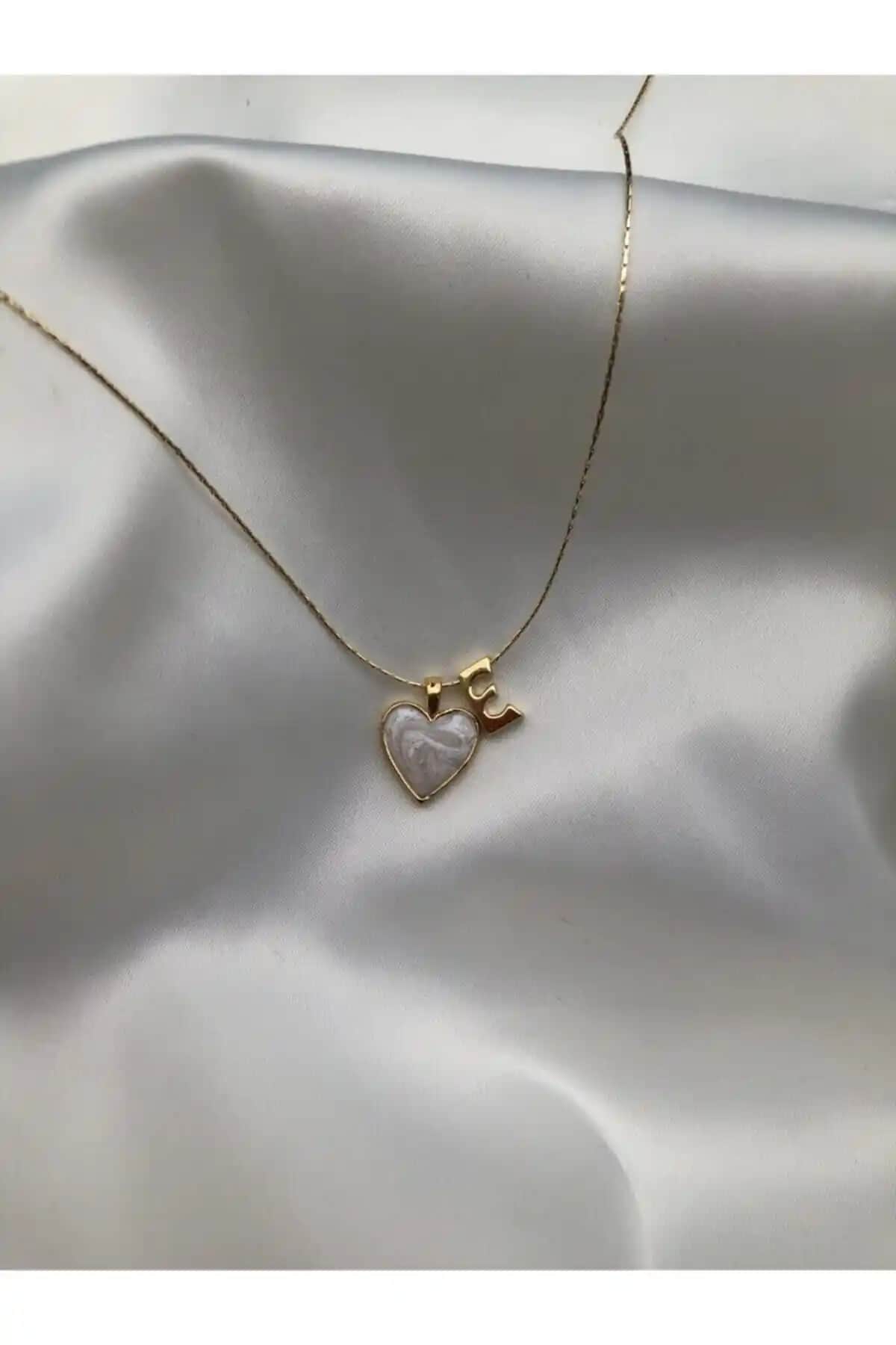 Claritas Takı Kadın Altın Kaplama Kalpli ve Harf Detaylı Zarif Kolye Tanıtımı