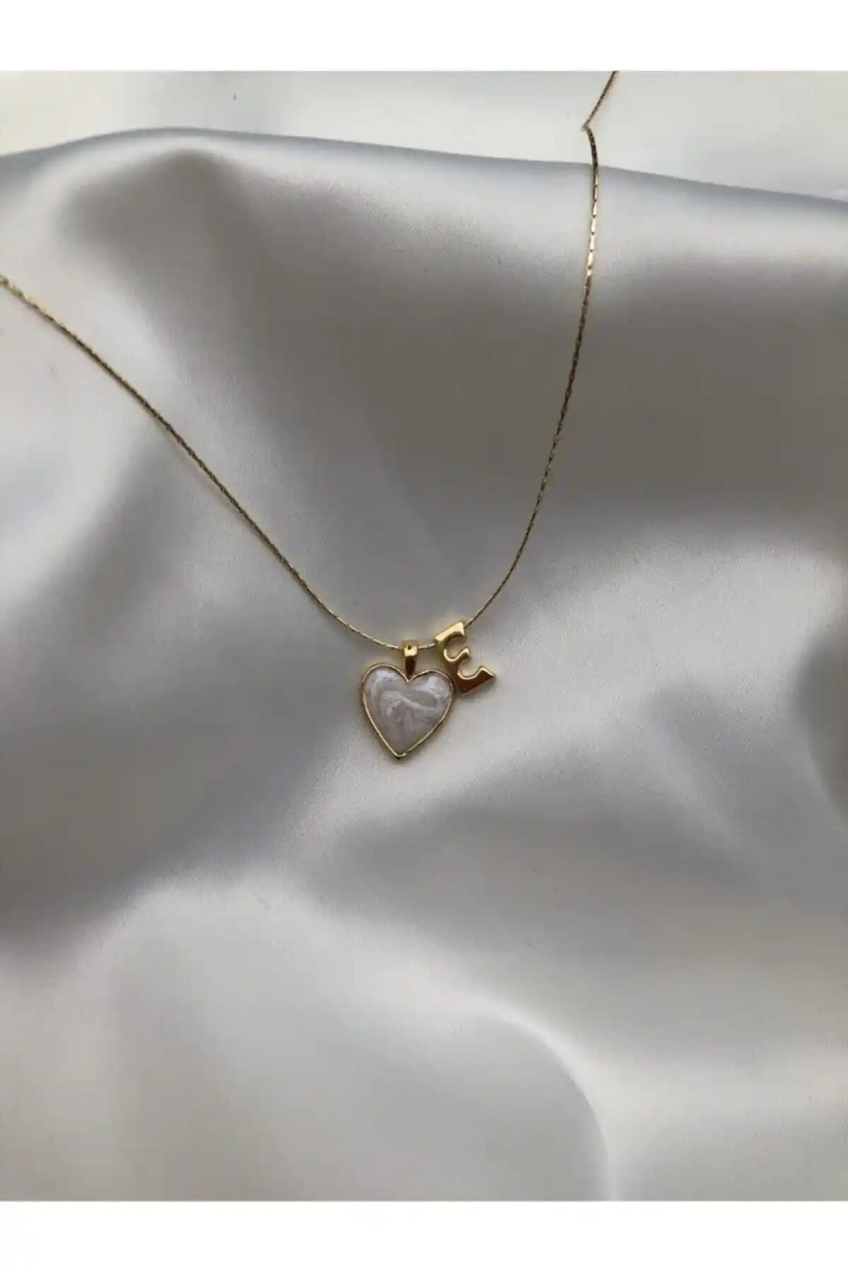Claritas Takı Kadın Altın Kaplama Kalpli ve Harf Detaylı Zarif Kolye Tanıtımı