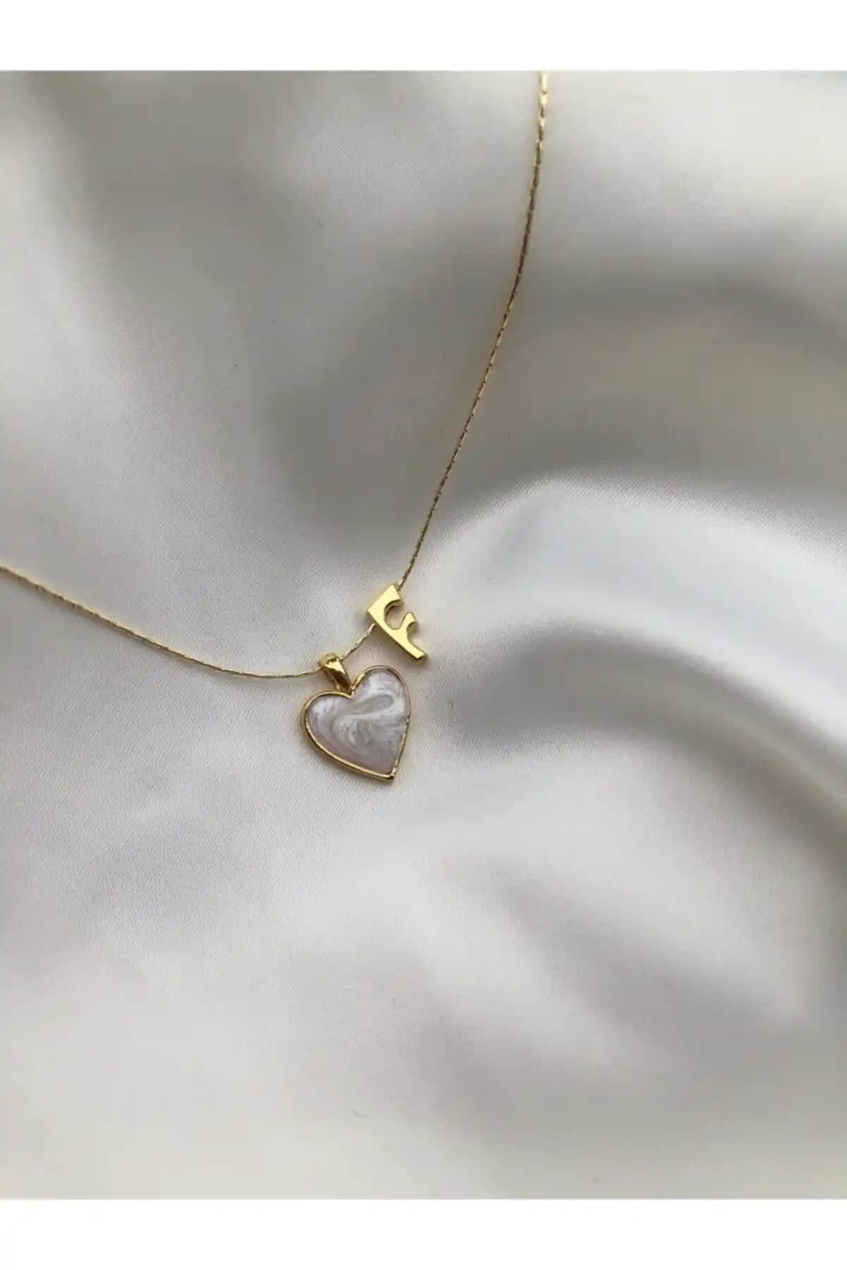 Claritas Takı Kadın Altın Kaplama Sedef Kalpli F Harfli Kolye - Zarif ve Romantik Tasarım