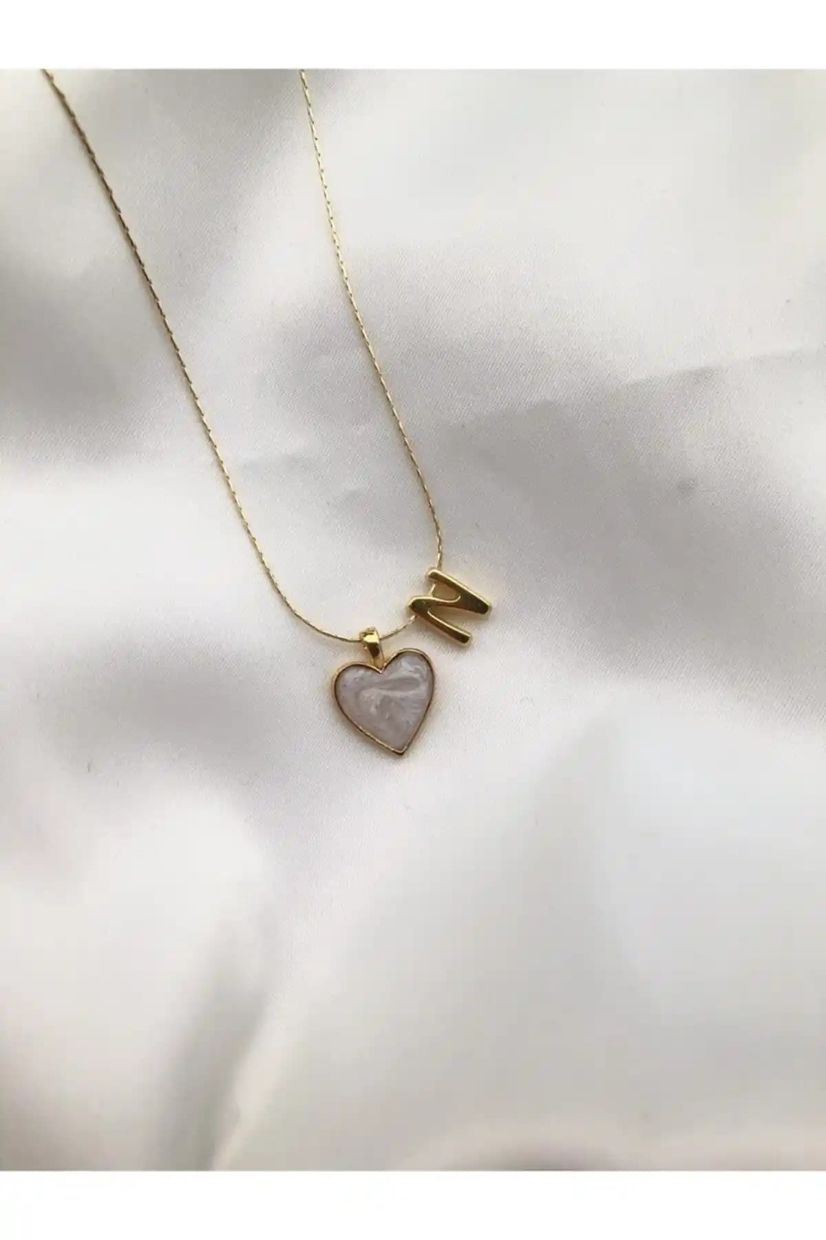 Claritas Takı Kadın Altın Kaplama Sedef Kalpli N Harfli Kolye Şıklık ve Zarafetin Buluşması