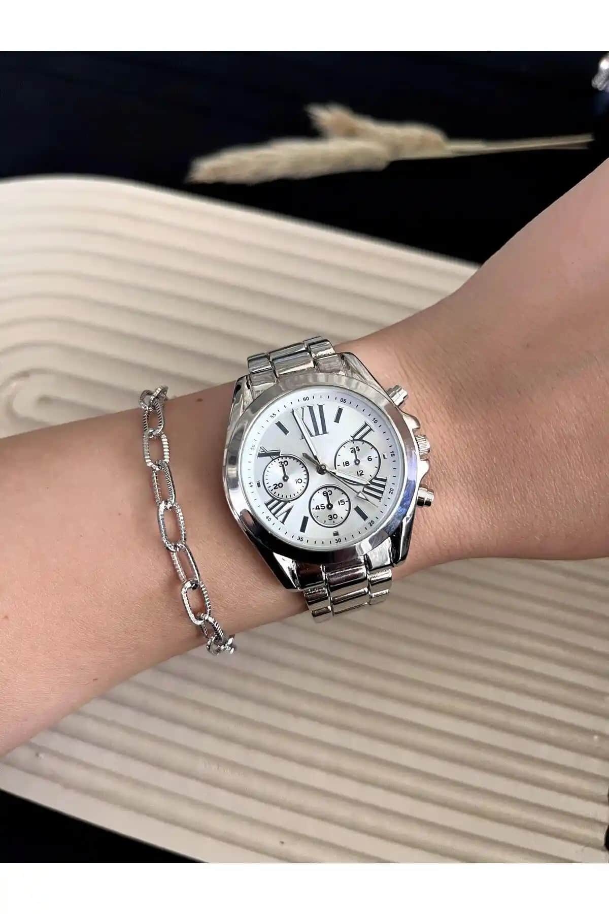 Clup Polo Kadın Taşsız Sade Saat Modern ve Zarif Tasarımıyla Günlük Şıklık İçin Uygun