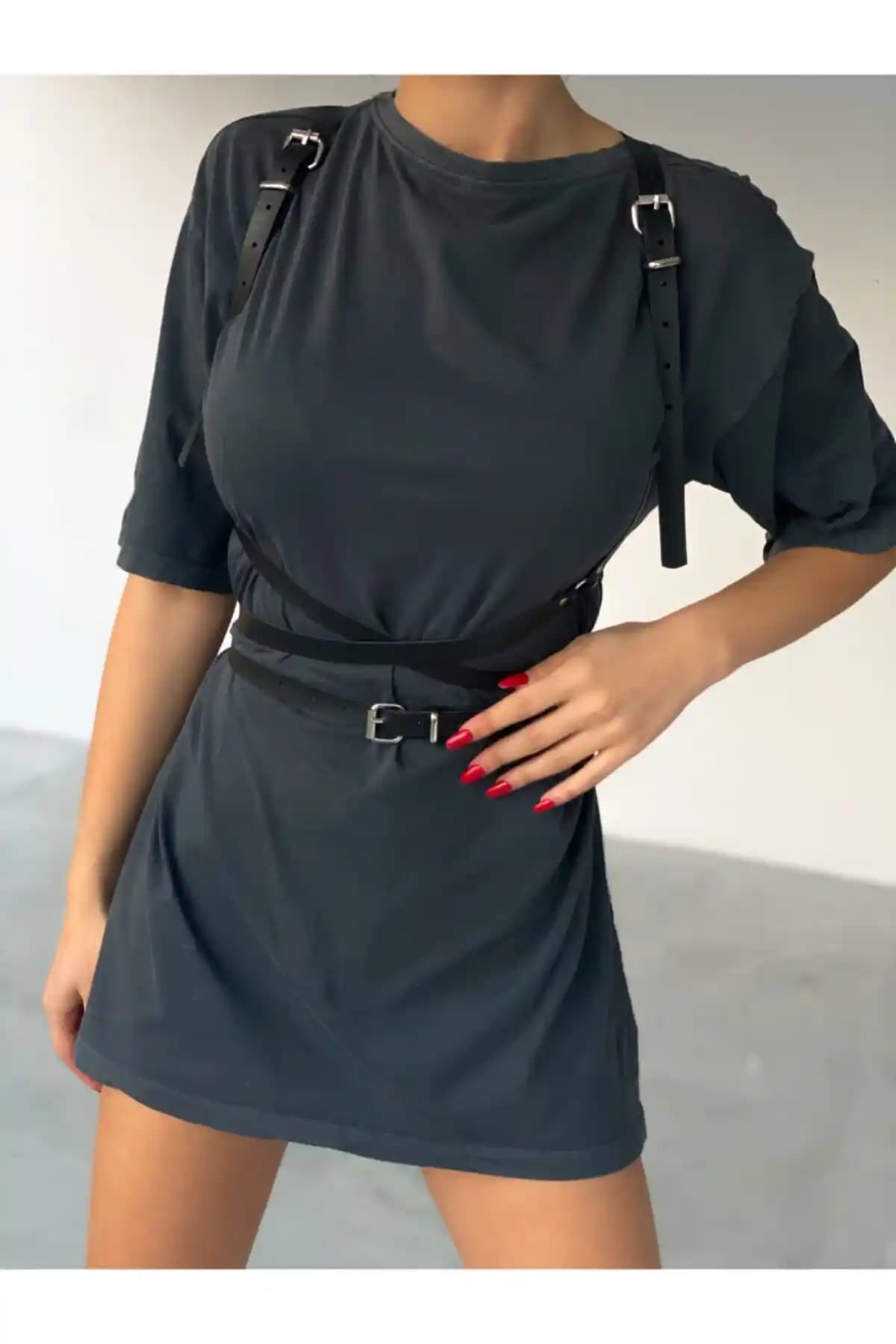 Coaksco Askılı Kemer: Siyah Suni Deri ile Şıklık ve Fonksiyonellik Bir Arada