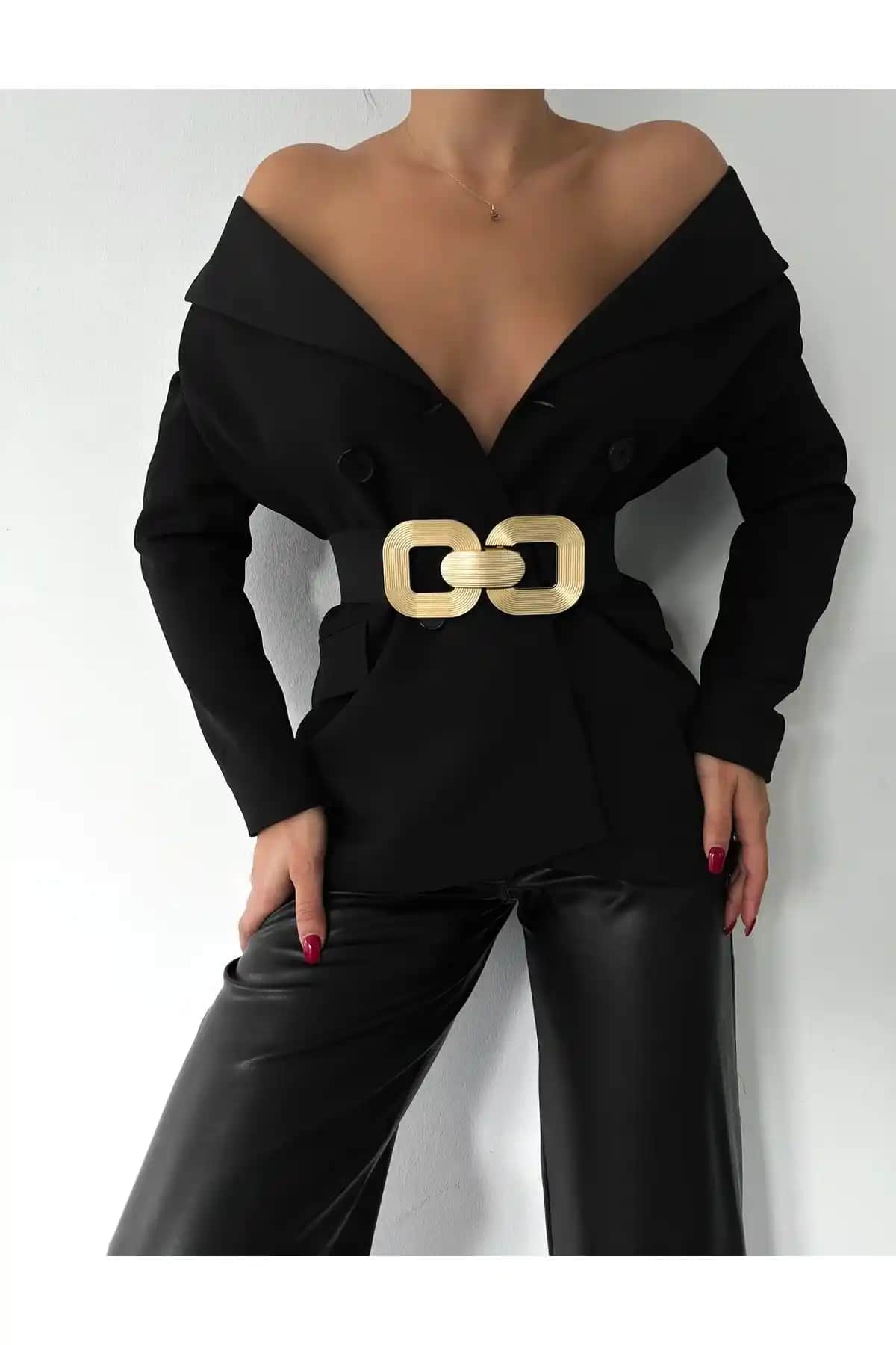 Coaksco Çizgili Gold Lastik Kemer: Modern Tasarım ve Konfor Sunan Şık Aksesuar