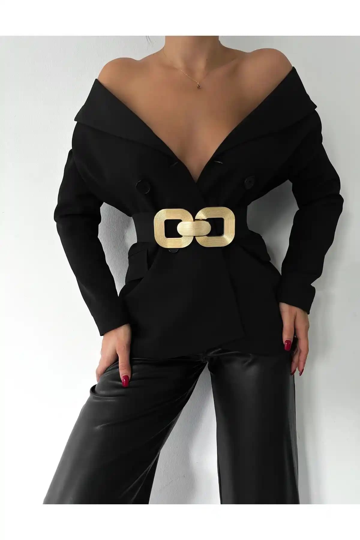 Coaksco Çizgili Gold Lastik Kemer: Modern Tasarım ve Konfor Sunan Şık Aksesuar