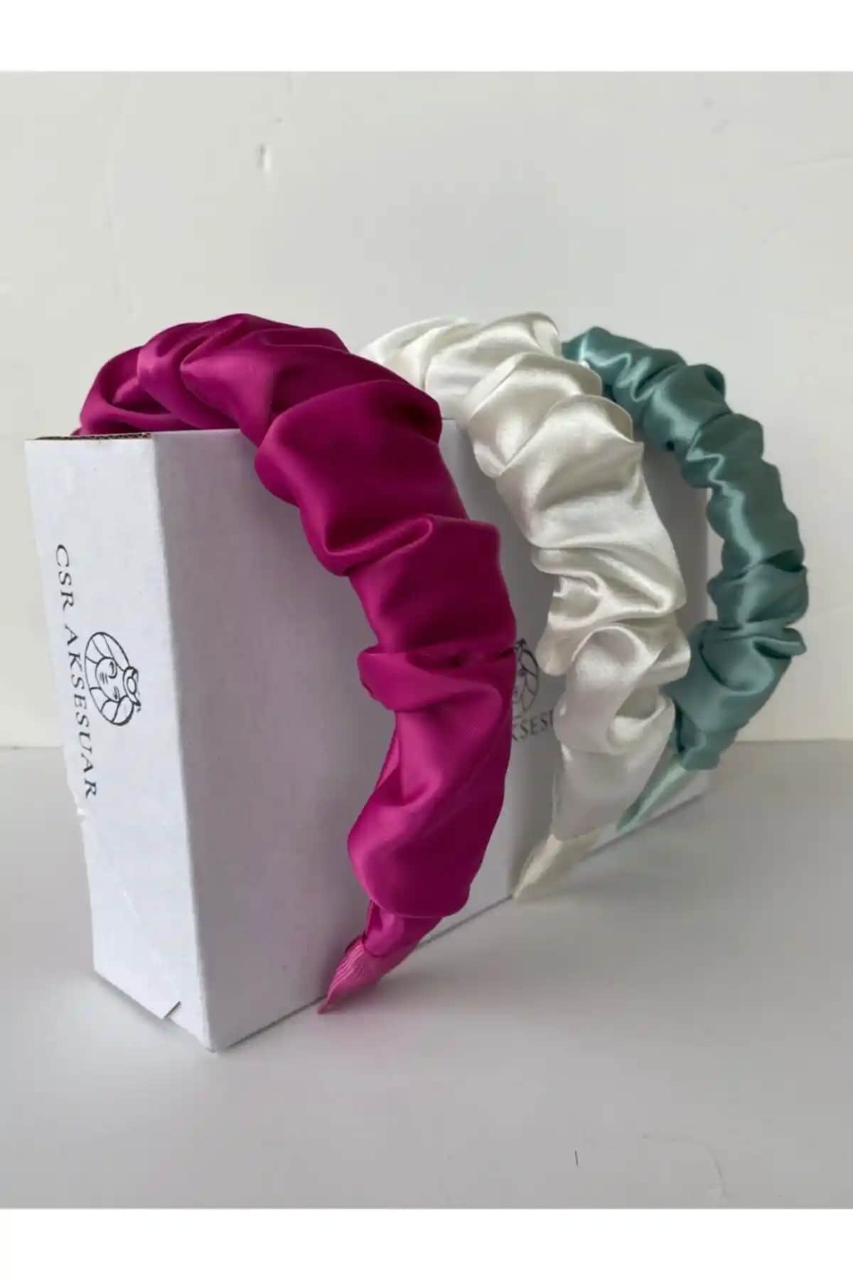 CSR Aksesuar 3'lü Büzgülü Saten Galibarda Taç Seti ile Şıklık ve Fonksiyonellik