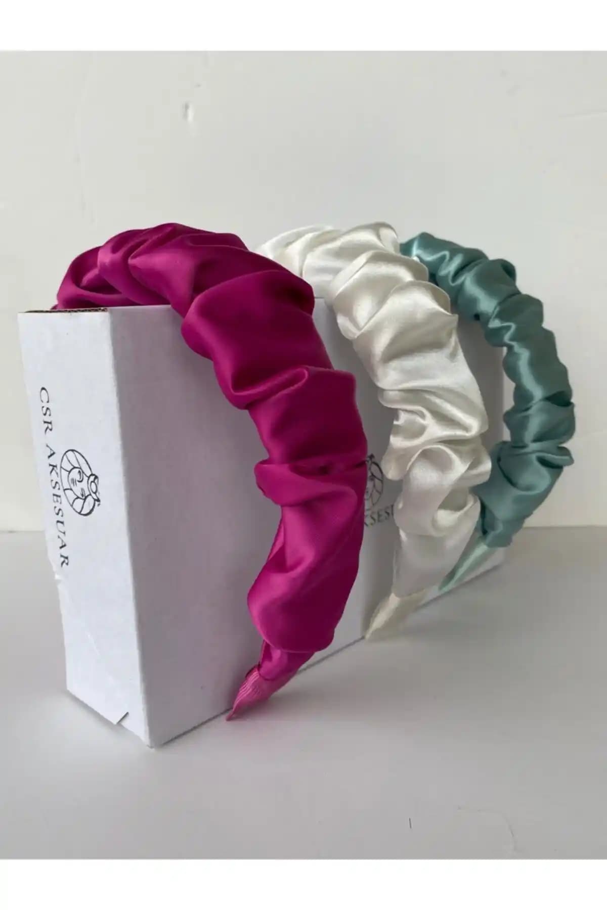 CSR Aksesuar 3'lü Büzgülü Saten Galibarda Taç Seti ile Şıklık ve Fonksiyonellik