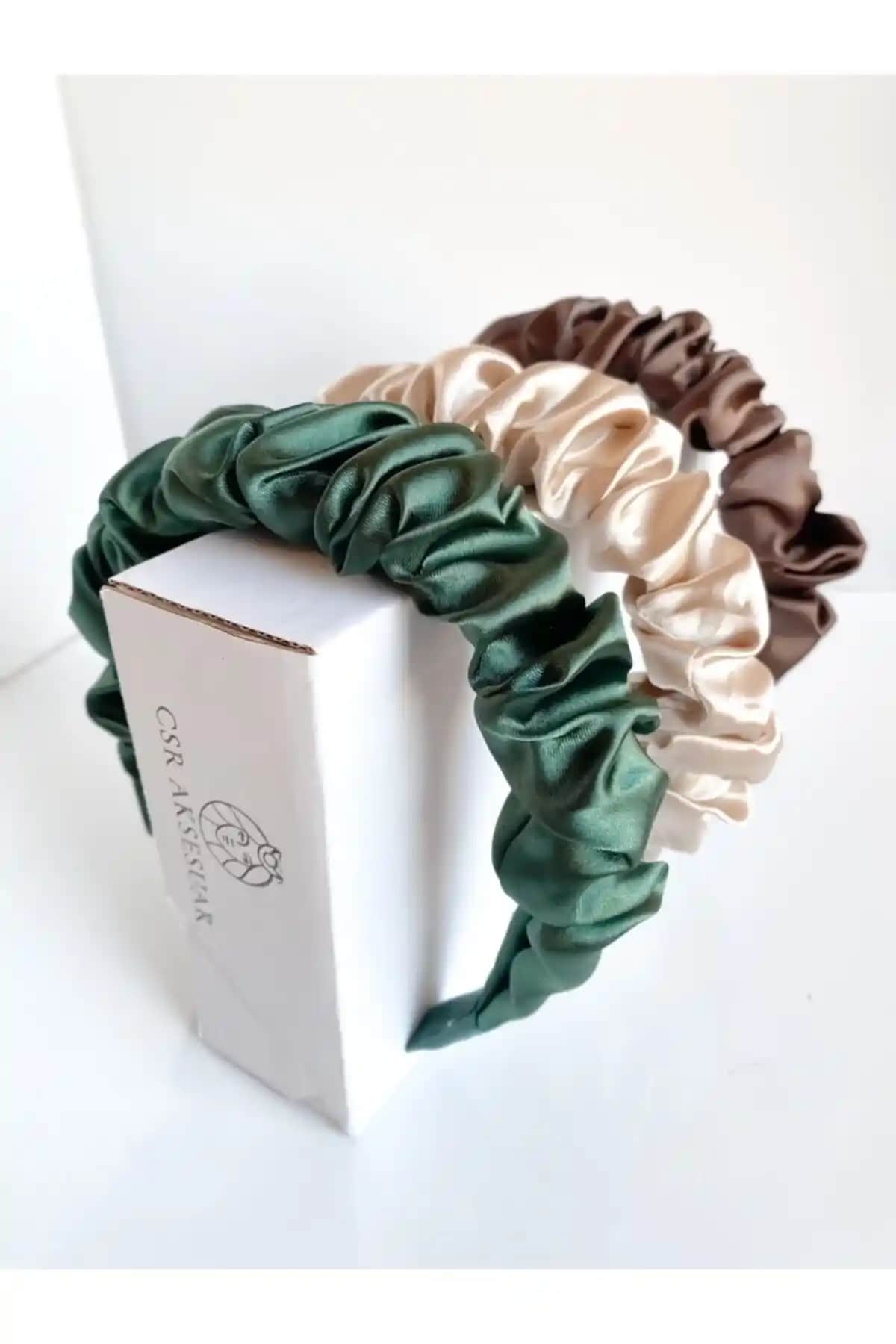 CSR Aksesuar 3'lü Büzgülü Saten Taç Seti Şıklık ve Konforu Bir Arada Sunar