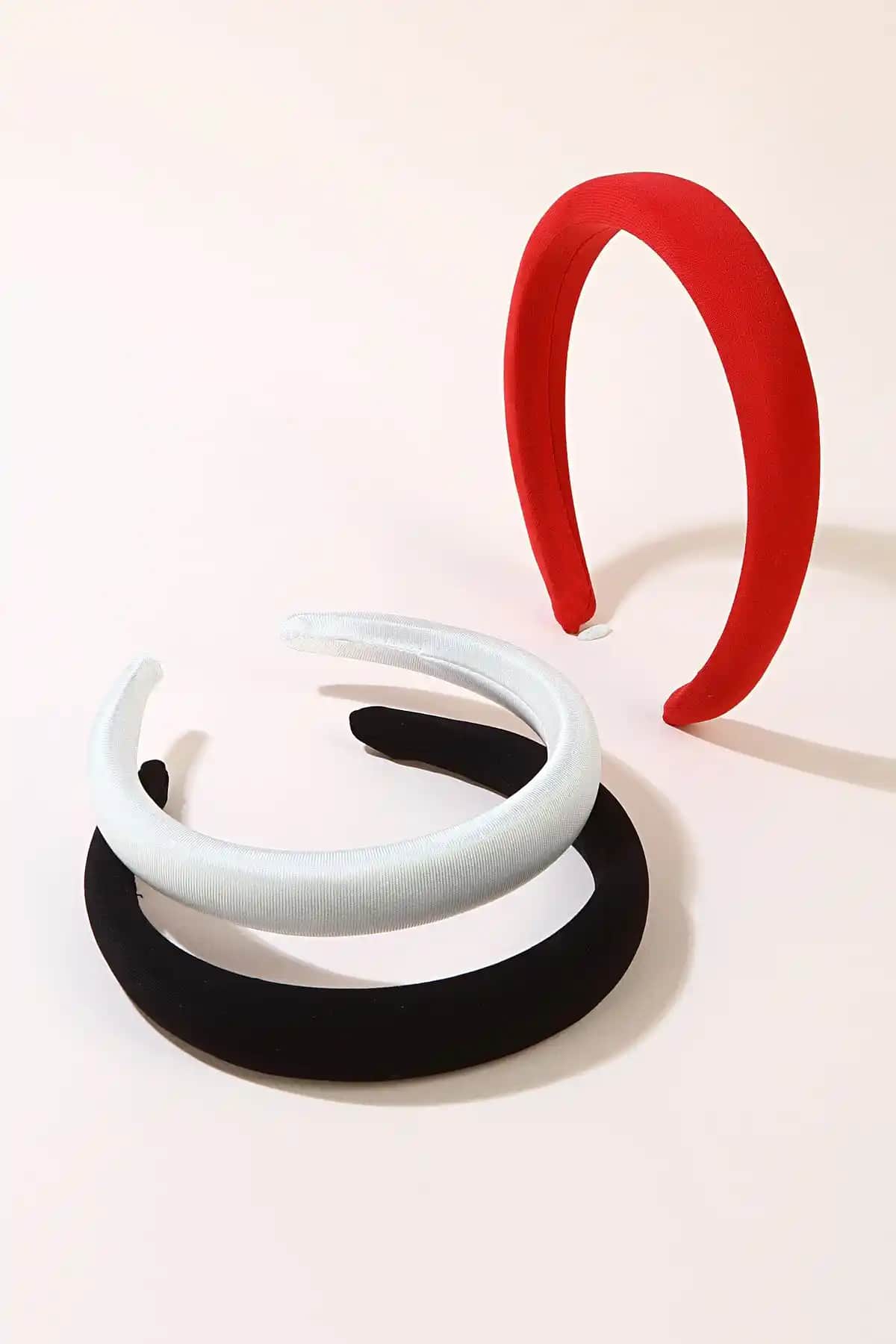 CSR AKSESUAR 3'lü Dolgulu Taç Seti: Şıklık ve Konforu Bir Arada Sunan Kırmızı Aksesuar