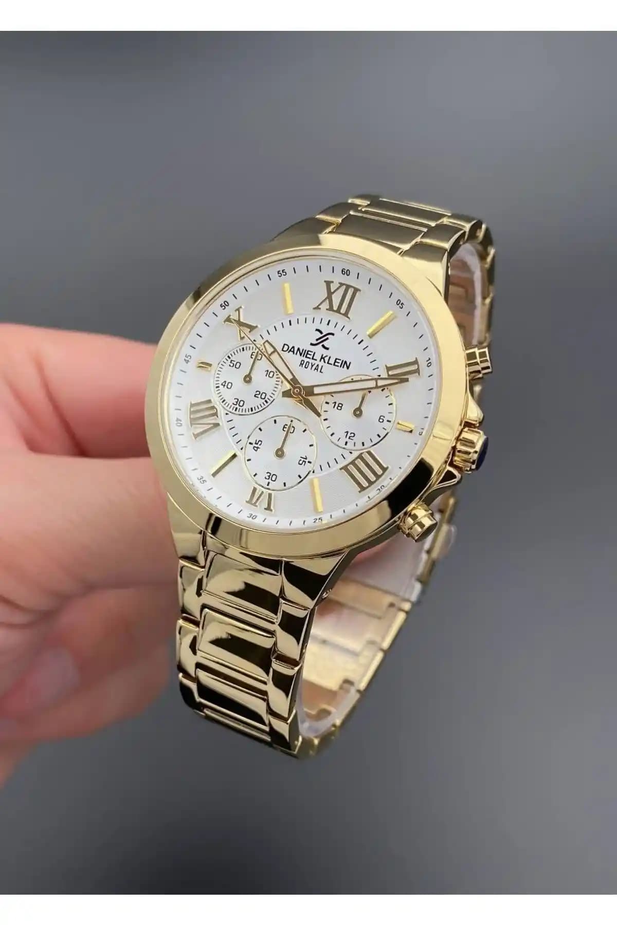Daniel Klein Kadın Altın Renk Kol Saati: Şıklık ve Dayanıklılık İçin Uygun Seçenek