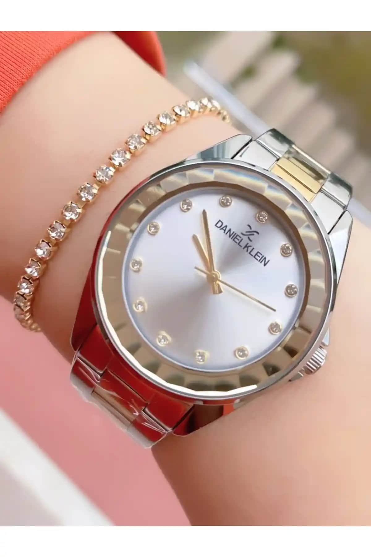 Daniel Klein Rose Gold Kadın Saat ve Bileklik Seti Şık ve Dayanıklı Tasarım Özellikleri