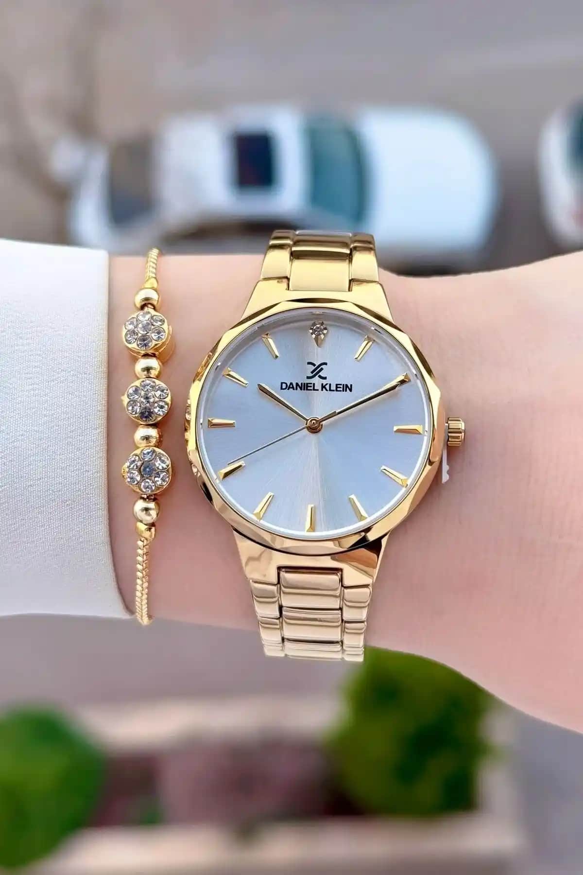 Daniel Klein Sarı 33 Mm Kadın Kol Saati: Şıklık ve Fonksiyonelliğin Modern Buluşması