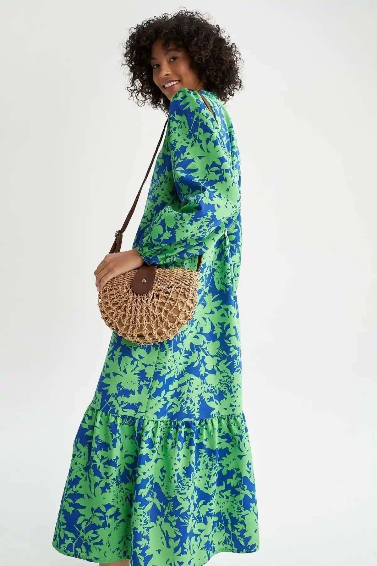 DeFacto Kadın Hasır Çapraz Çanta N5775azns: Günlük ve Şık Kullanım İçin Uygun Çanta