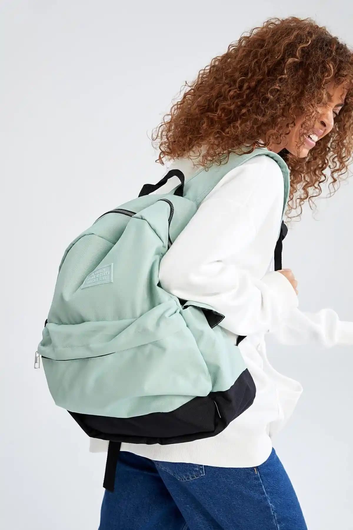 DeFacto Unisex Büyük Okul Sırt Çantası: Şık, Dayanıklı ve Fonksiyonel Tasarım