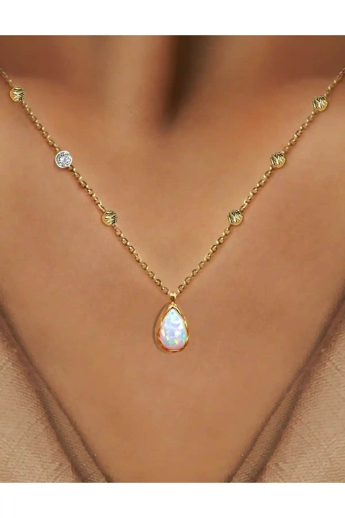 Demas Gold 14 Ayar Altın Dörika Beyaz Opal Kolye: Zarif ve Dayanıklı Tasarım