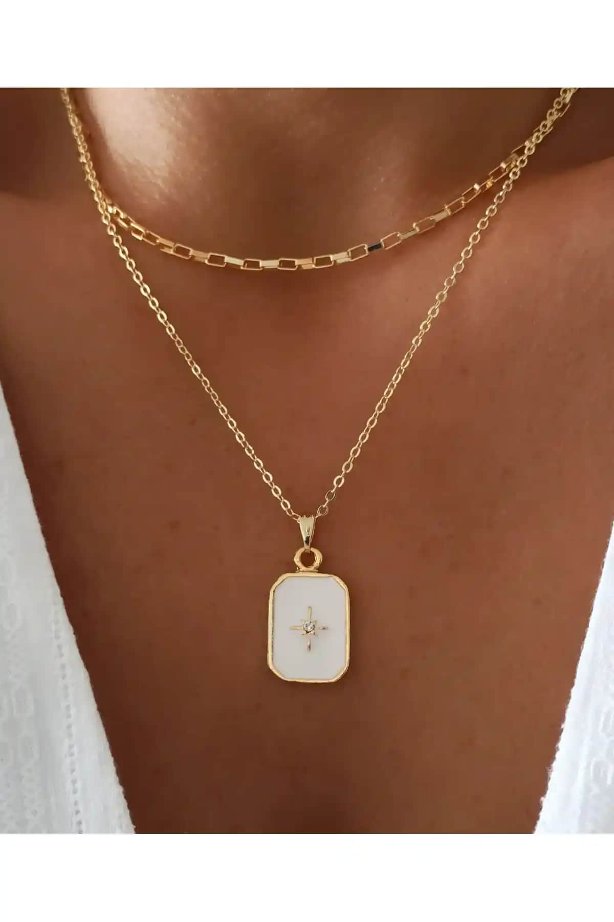 Denizdenal Kare Zincir Seti Modern ve Şık Altın Renkli Takı Aksesuarı