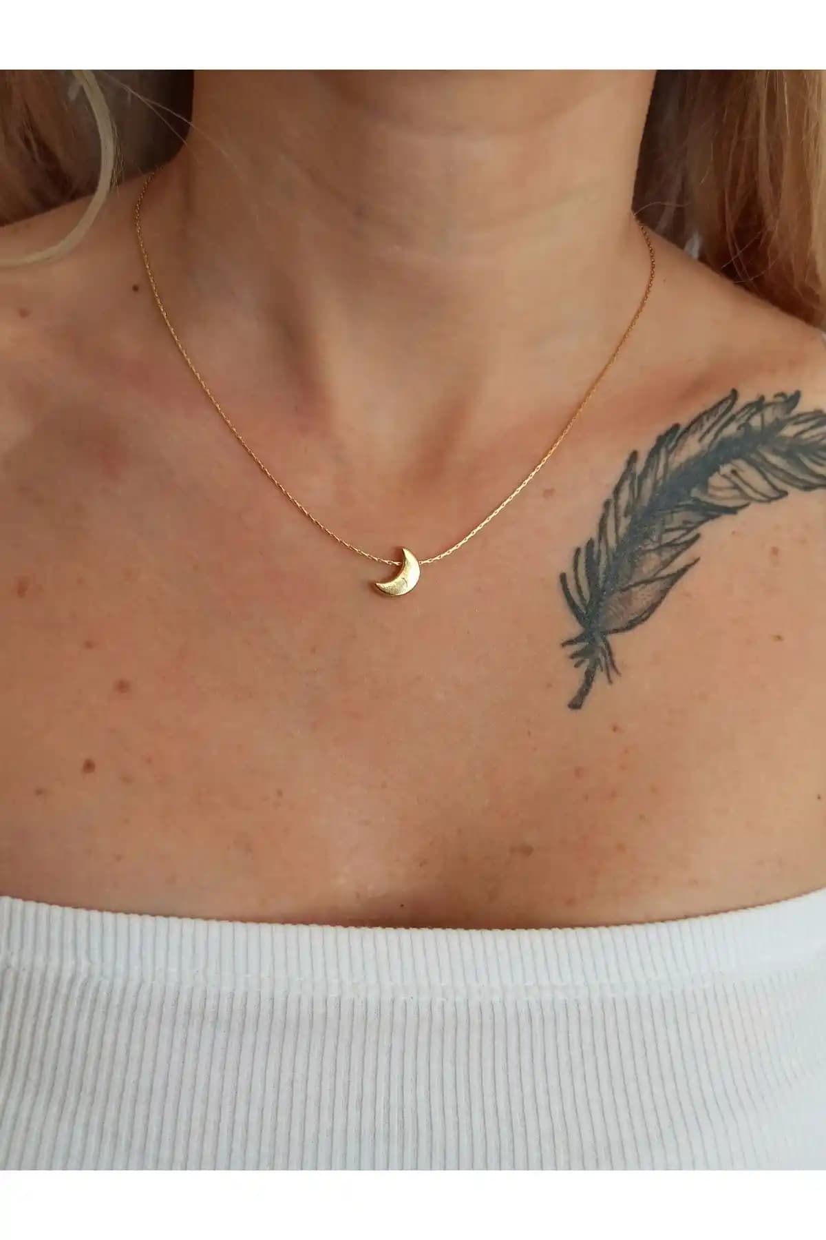 Denizdenal Mini Hilal Kolye: Zarif ve Dayanıklı Altın Kaplama Takı Seçeneği