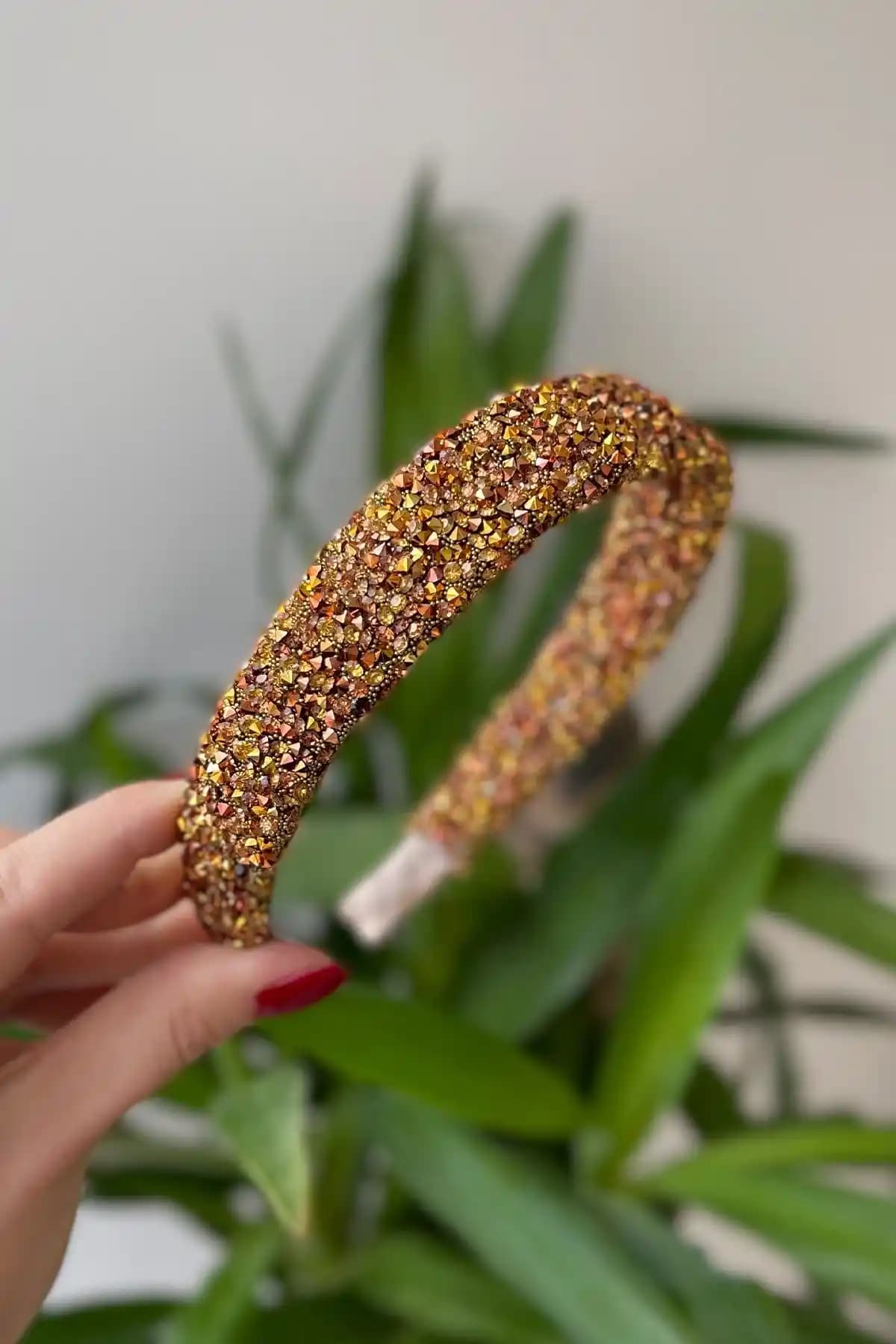 Doğal Taşlı Kadın Taç Bakır Altın Kaplama Zarif ve Şık Tasarım