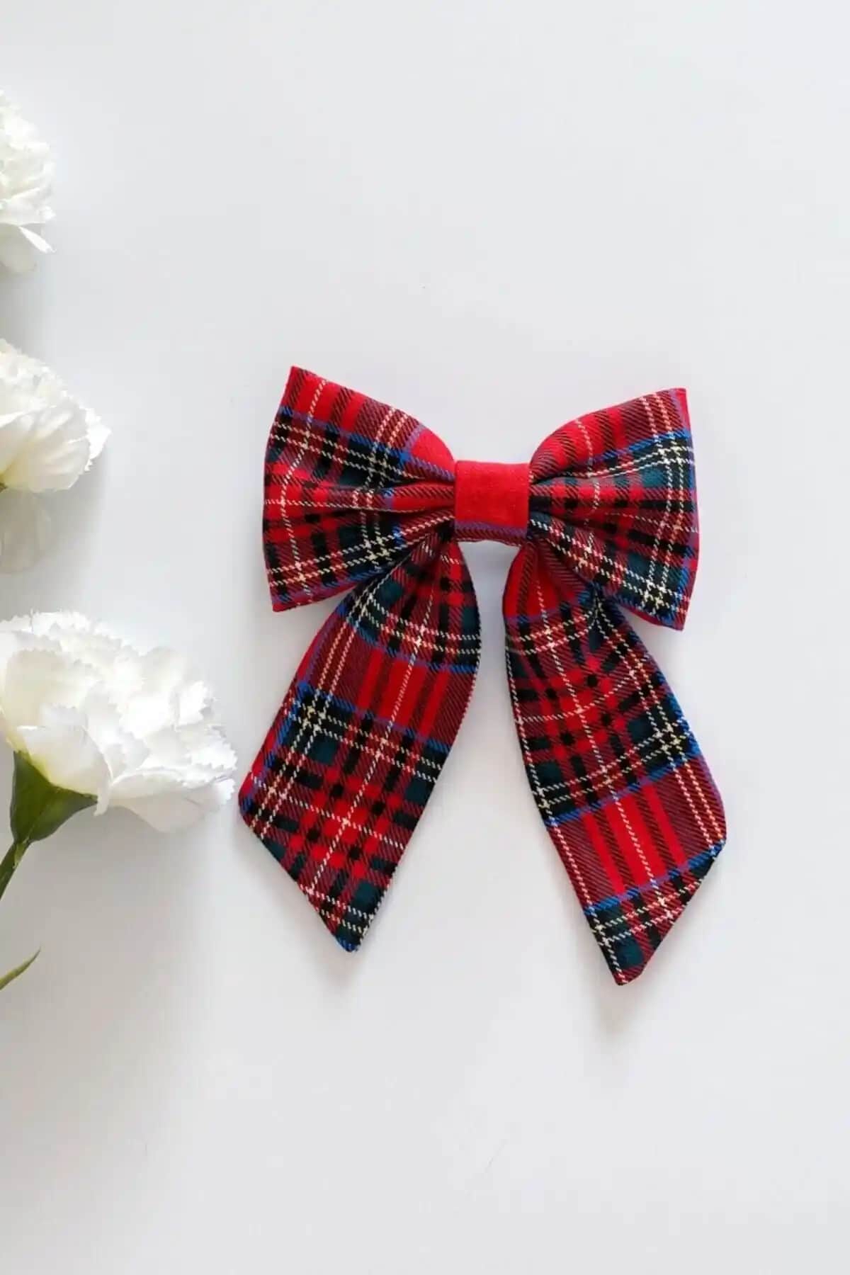 Ekose Desenli Fiyonk Saç Tokası: Şıklık ve Dayanıklılığı Bir Arada Sunar