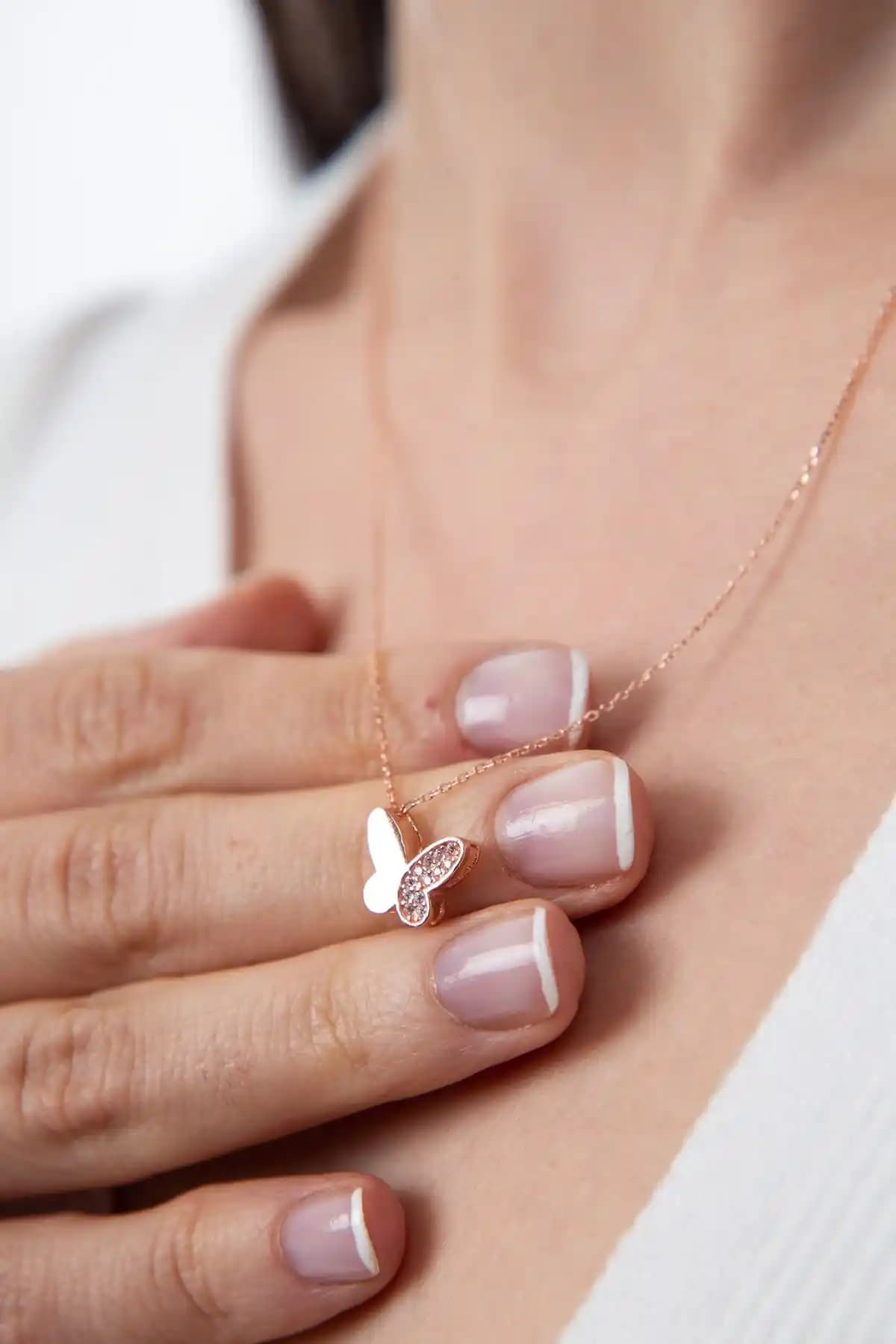 Elika Silver Kadın Beyaz Taş Detaylı Kelebek Model Şık Kolye Ürün İncelemesi