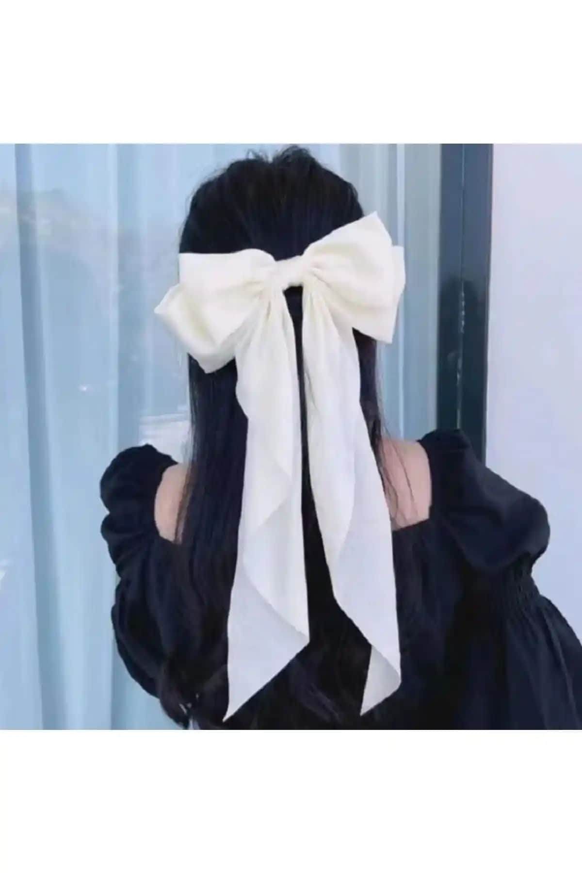 Elvinege Fularlı Fiyonk Toka: Zarif ve Pratik Saç Aksesuarı, Beyaz Saten Tasarım