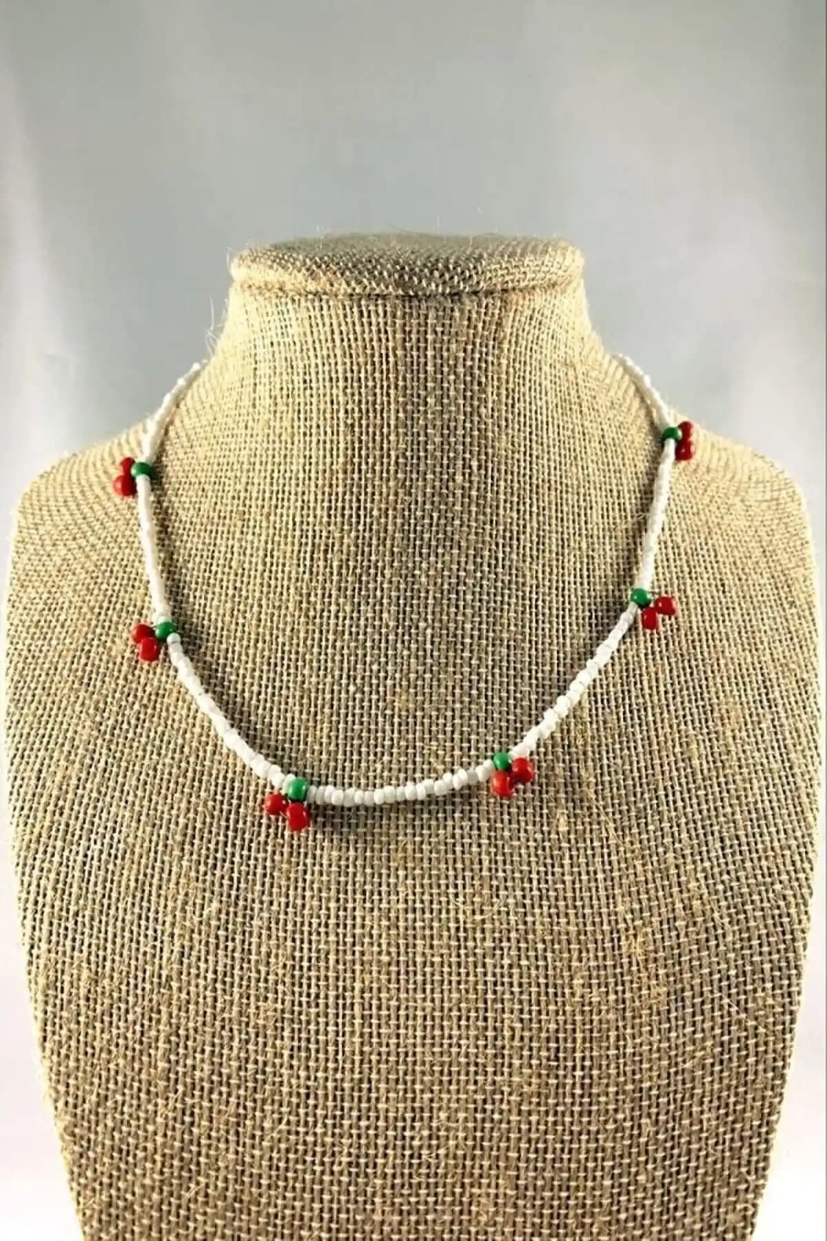 EsEr Butik Kirazlı Boncuklu Kolye: Şıklık ve Dayanıklılığın Modern Buluşması