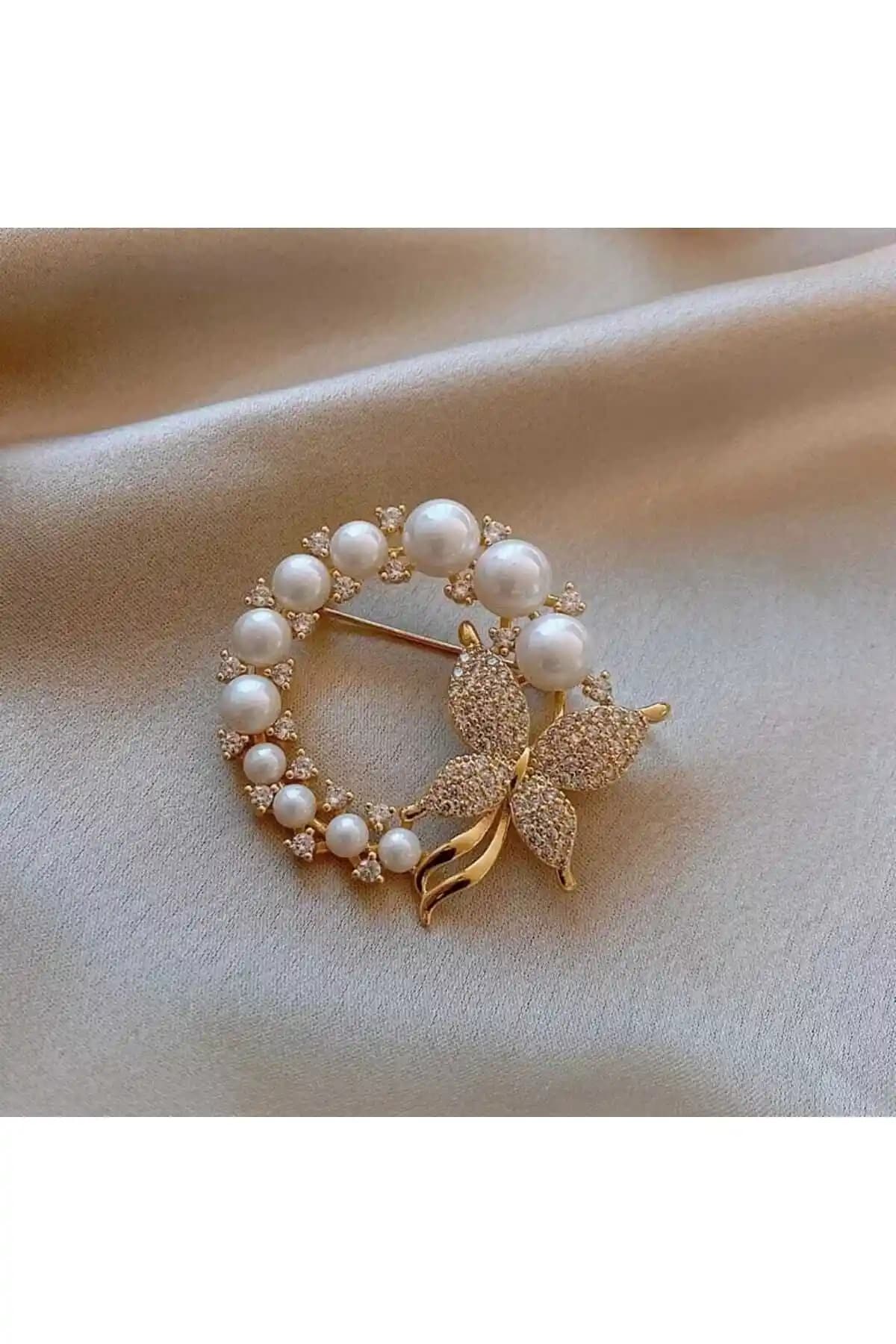 ESJ Kelebek Detaylı İnci Kenar Kadın Broşu Zarif ve Şık Tasarımıyla Günlük ve Özel Kullanım İçin