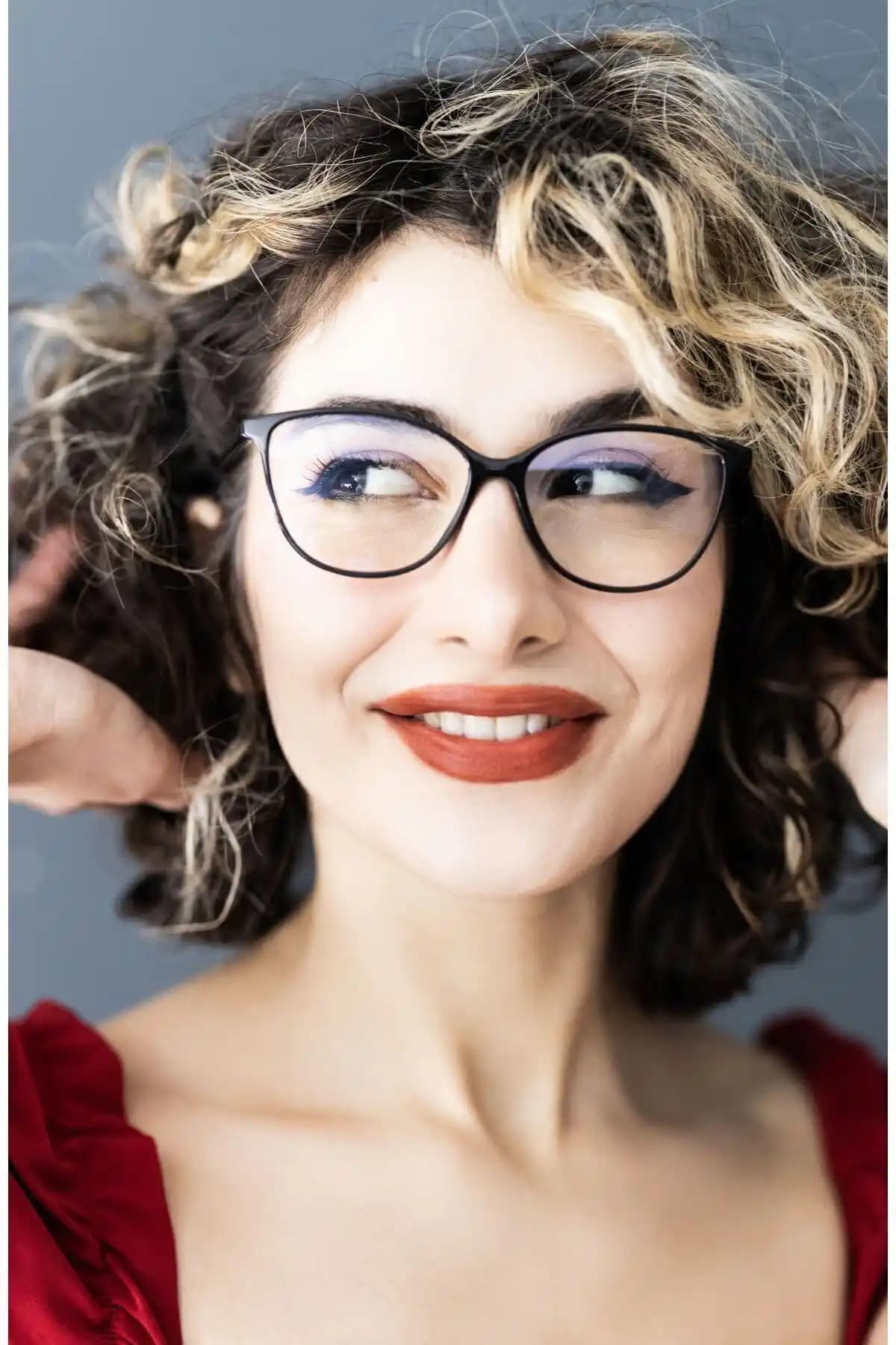 ESRADA Darell Kadın Siyah Mavi Işık Korumalı Gözlük: Şıklık ve Koruma Bir Arada