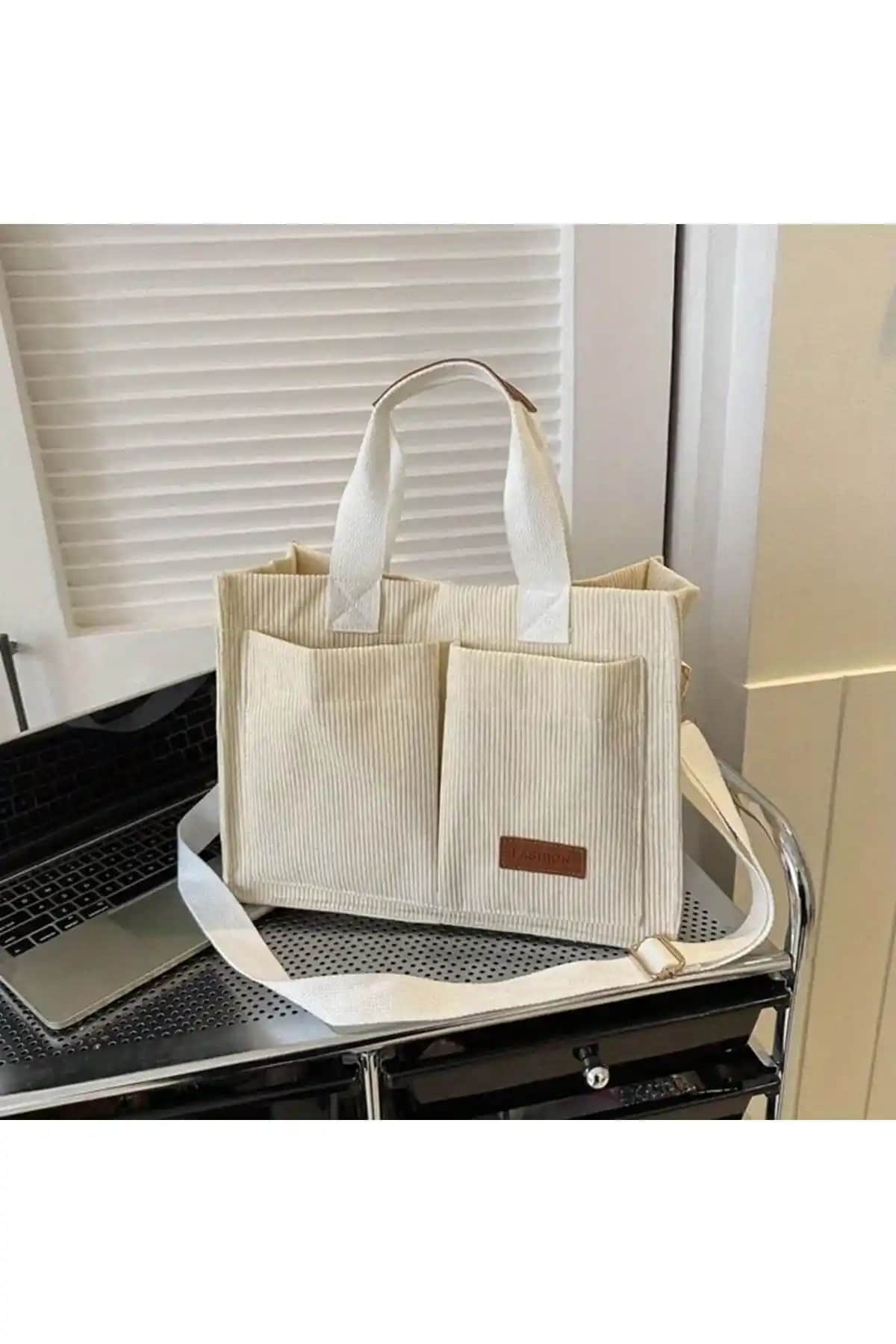 Estetik ve Kullanışlı Estute Kadın Kanvaz Omuz Çantası Krem Renkli Günlük Aksesuar