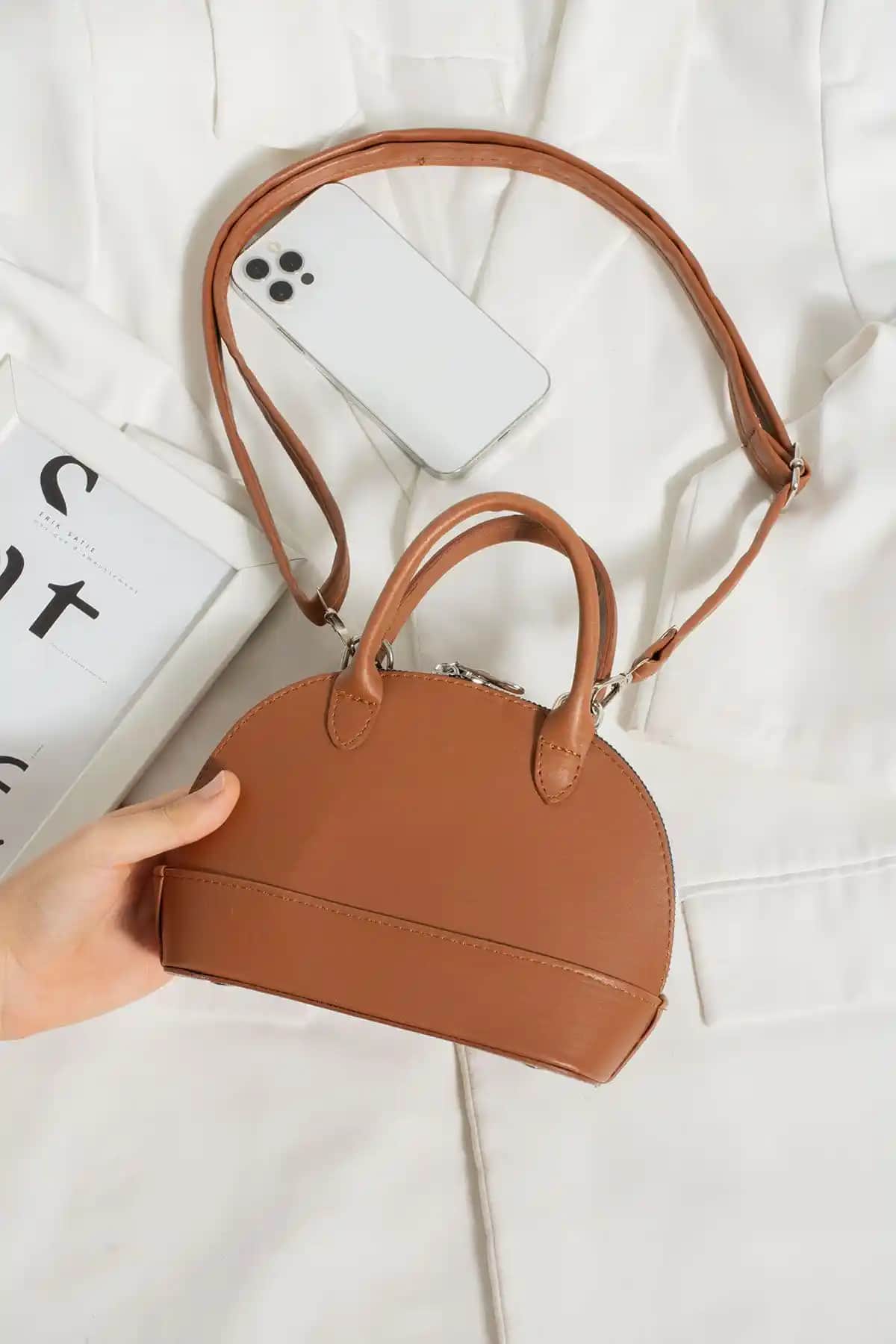 ESTUTE D Model Mini Şişe Çapraz Askılı Kutu Şıklık ve Kullanışlılığın Modern Buluşması