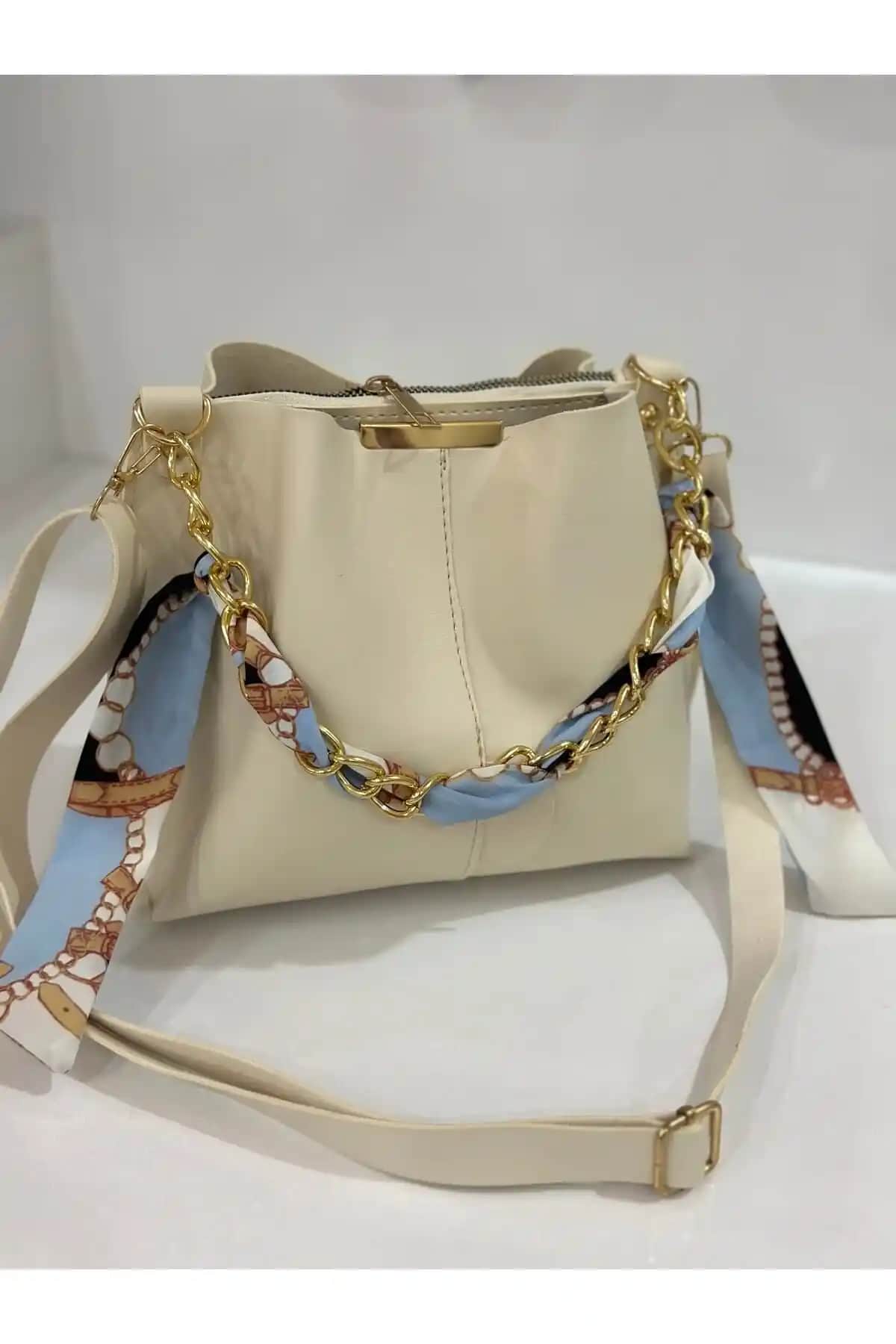 Estute Kadın Fularlı Zincir Aksesuarlı Yumuşak Deri 3 Bölmeli Günlük Çanta