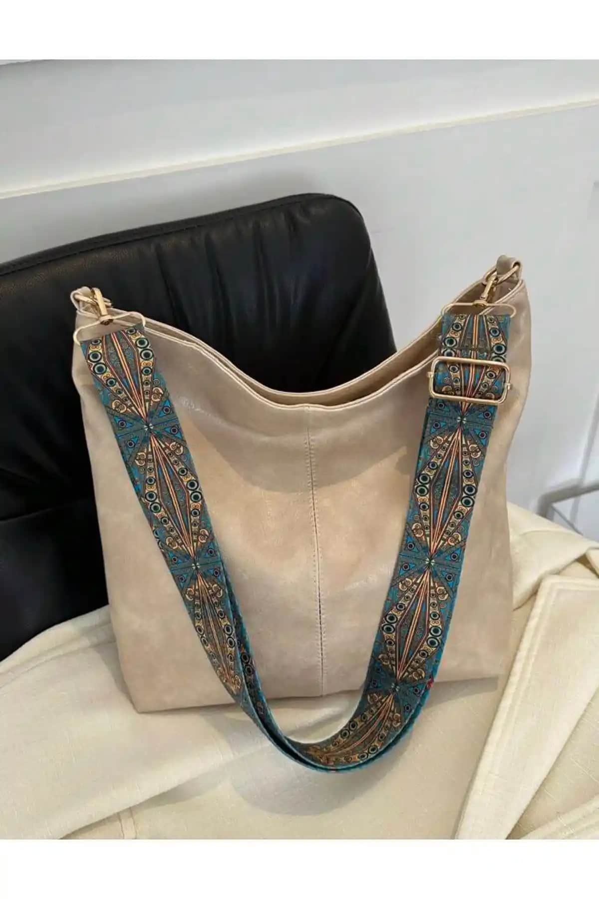 Estute Kadın Günlük Kullanım İçin Rahat ve Şık Deri Çanta Tasarımı ve Özellikleri