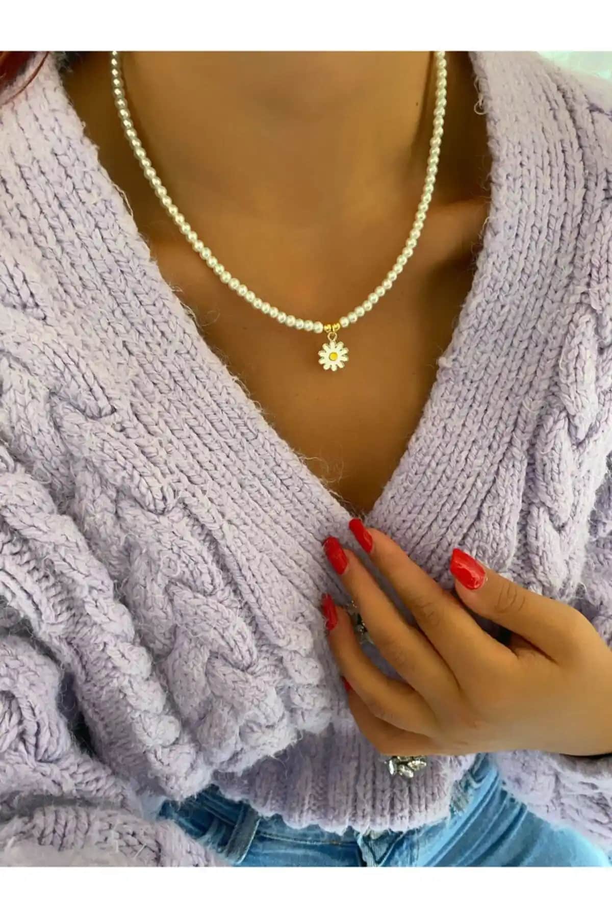 Everglow Jewelry İnci Papatya Kolye: Zarif ve Doğal İnci Detaylarıyla Şıklık Sunar