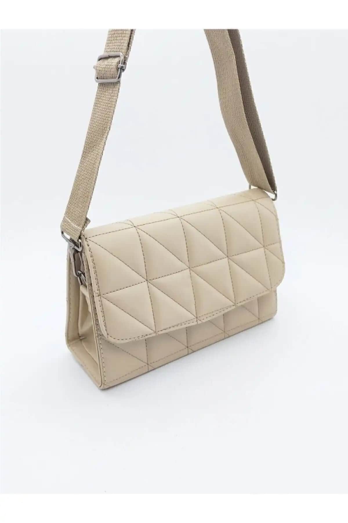 Everglow Jewelry Kadın Omuz Çantası Kapitone Tasarım ve Kullanım Özellikleri