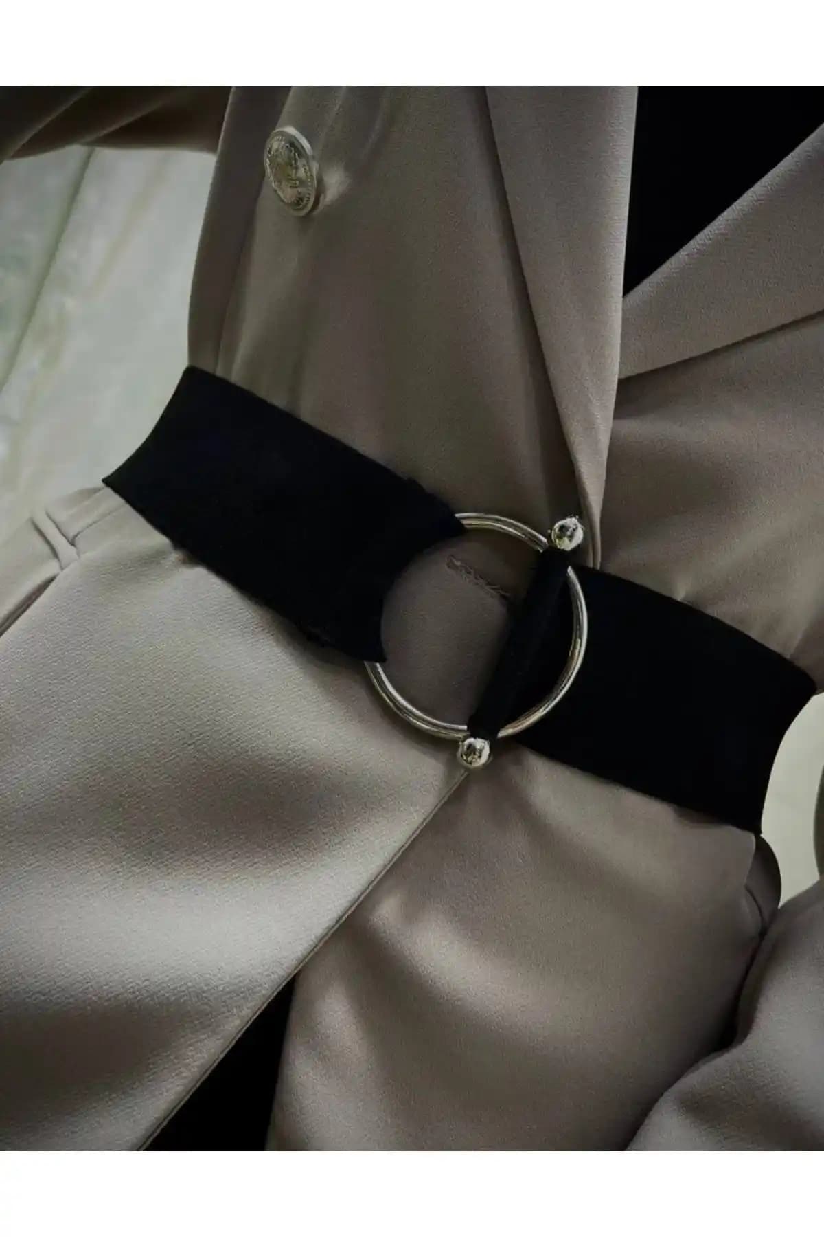 Fiori Elastik Kadın Kemeri: Şıklık ve Konforu Bir Arada Sunan Modern Aksesuar